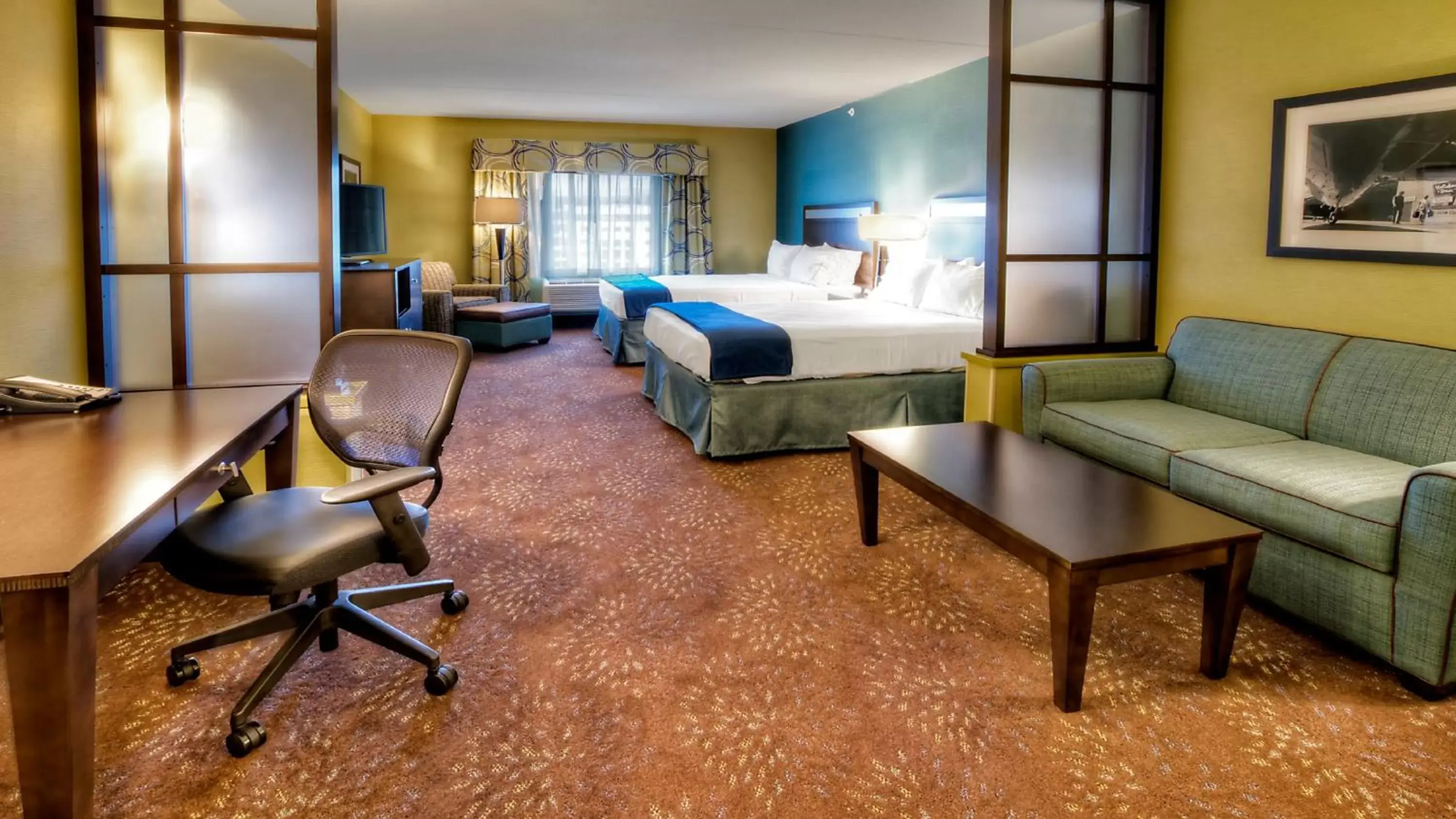 Photo of the whole room in Holiday Inn Express & Suites Pittsburgh SW/Southpointe, an IHG Hotel