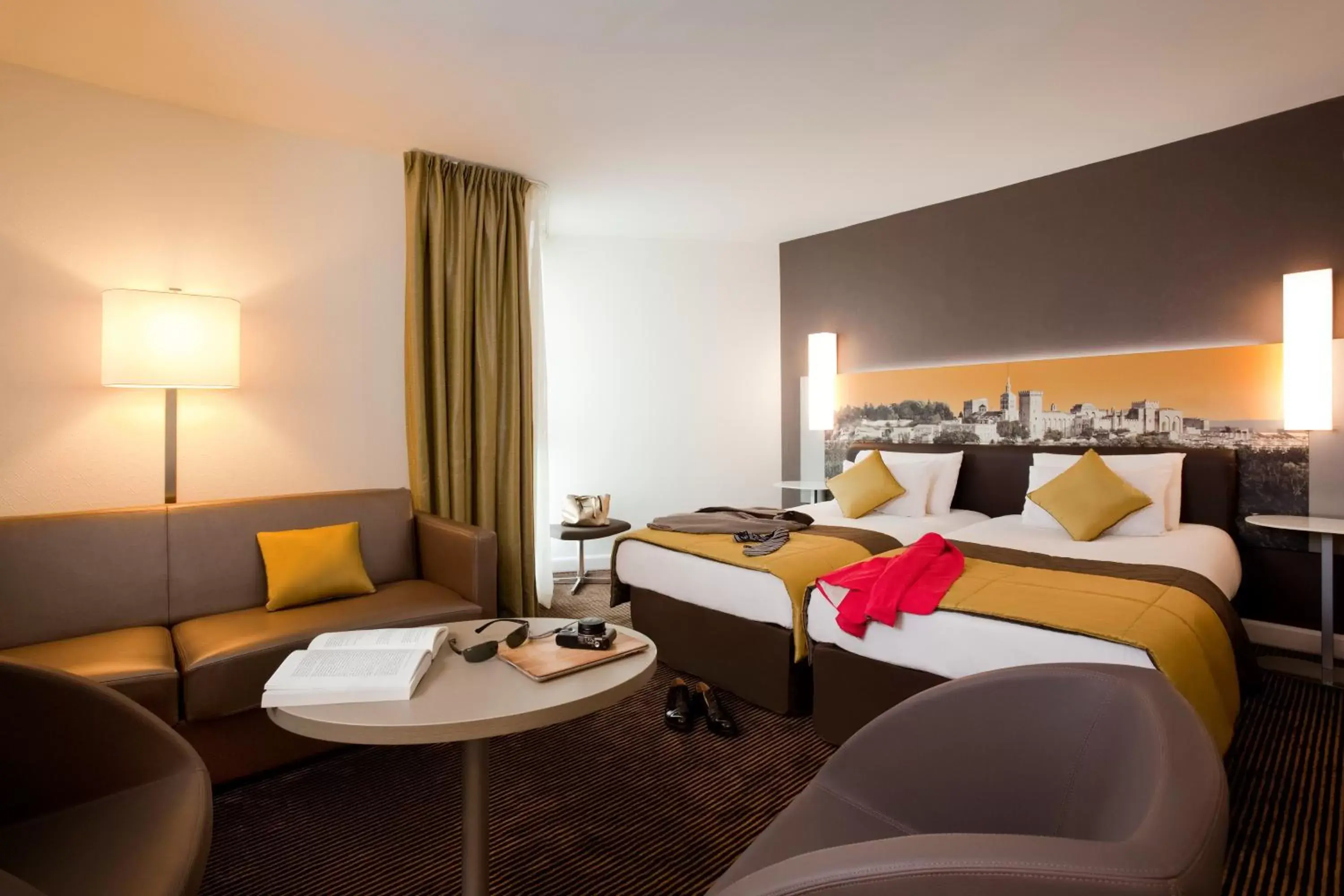 Photo of the whole room, Bed in Mercure Avignon Centre Palais des Papes Photo of the whole room, Bed in Mercure Avignon Centre Palais des Papes