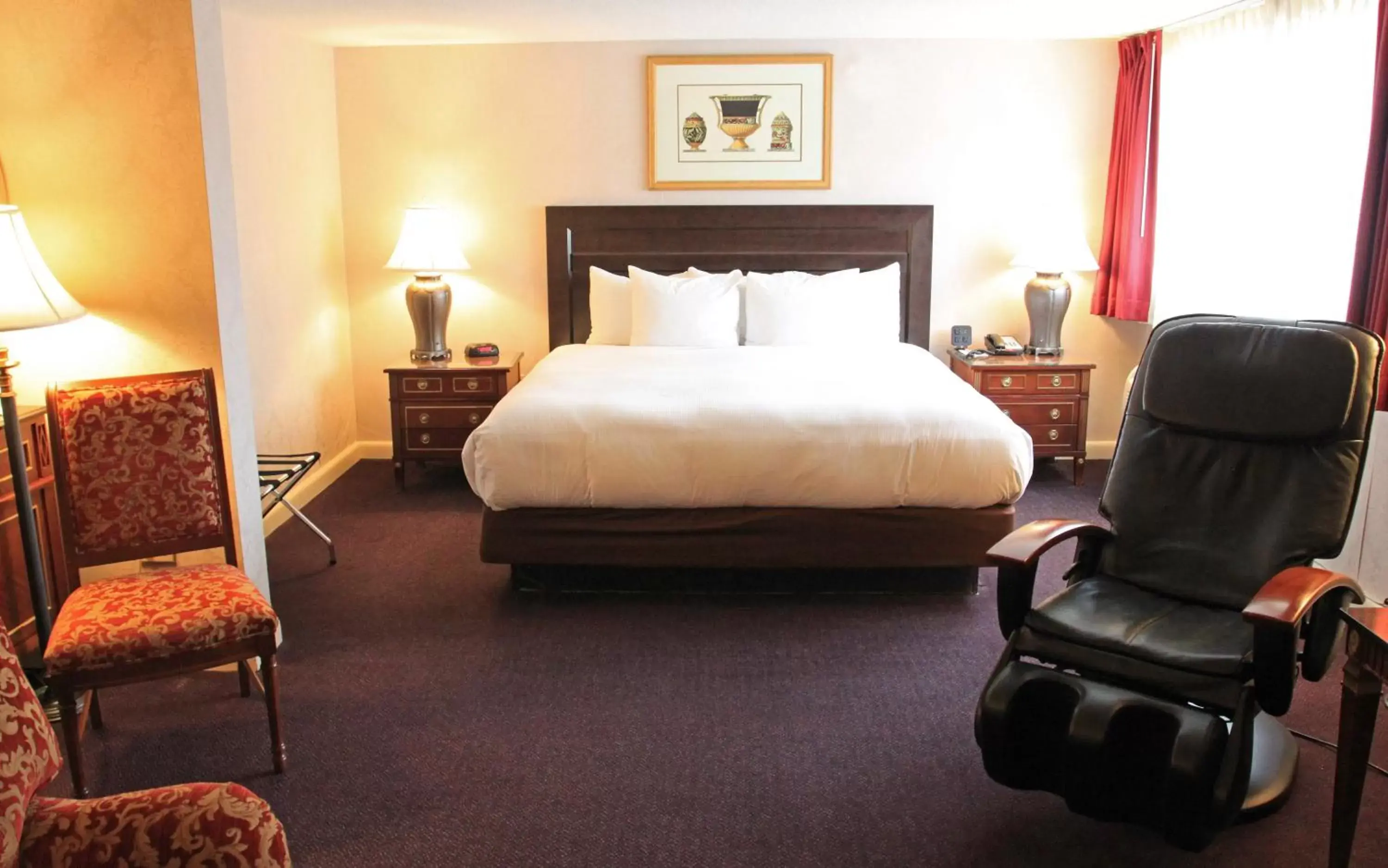 Living room, Bed in Fireside Inn & Suites Waterville
