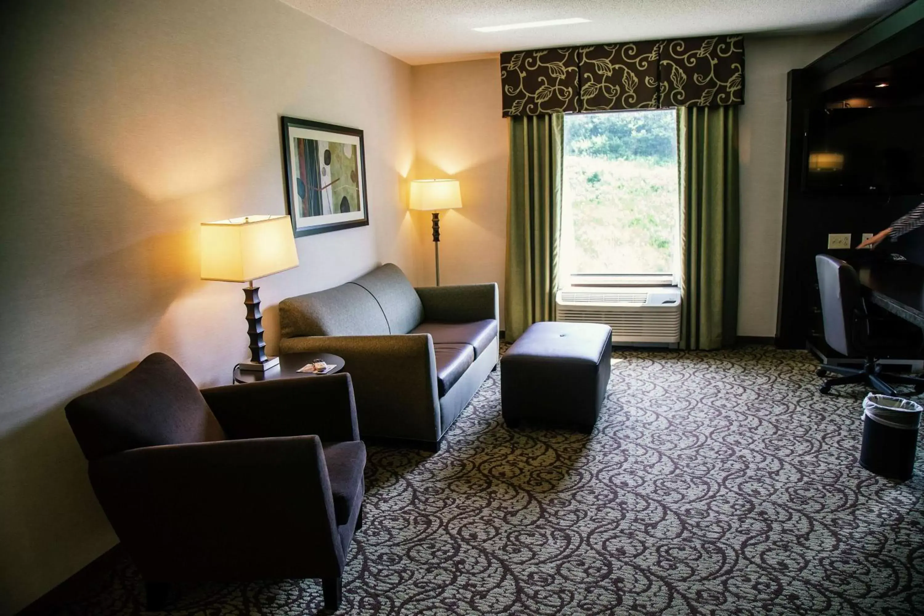 Bedroom, Seating Area in Hampton Inn & Suites Sharon