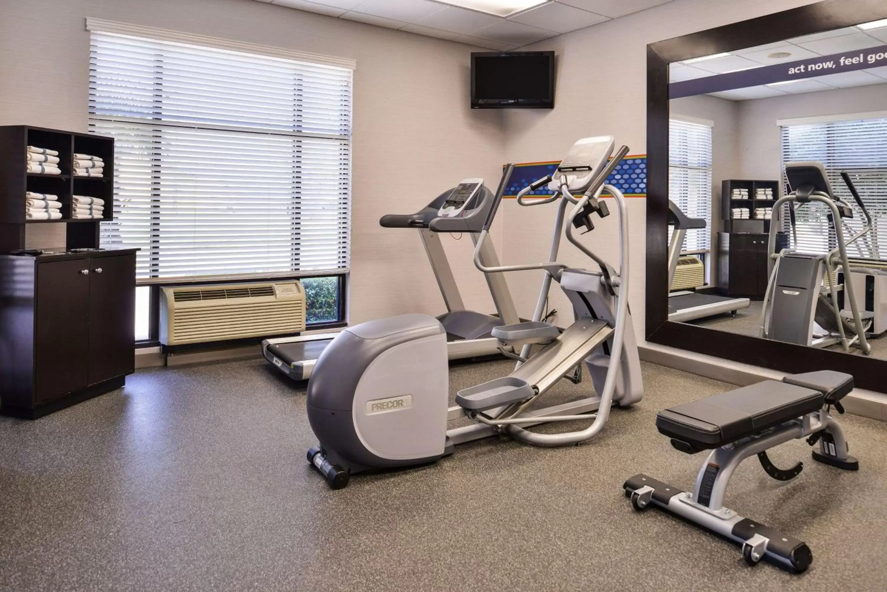 Fitness centre/facilities, Fitness Center/Facilities in Hampton Inn Gonzales