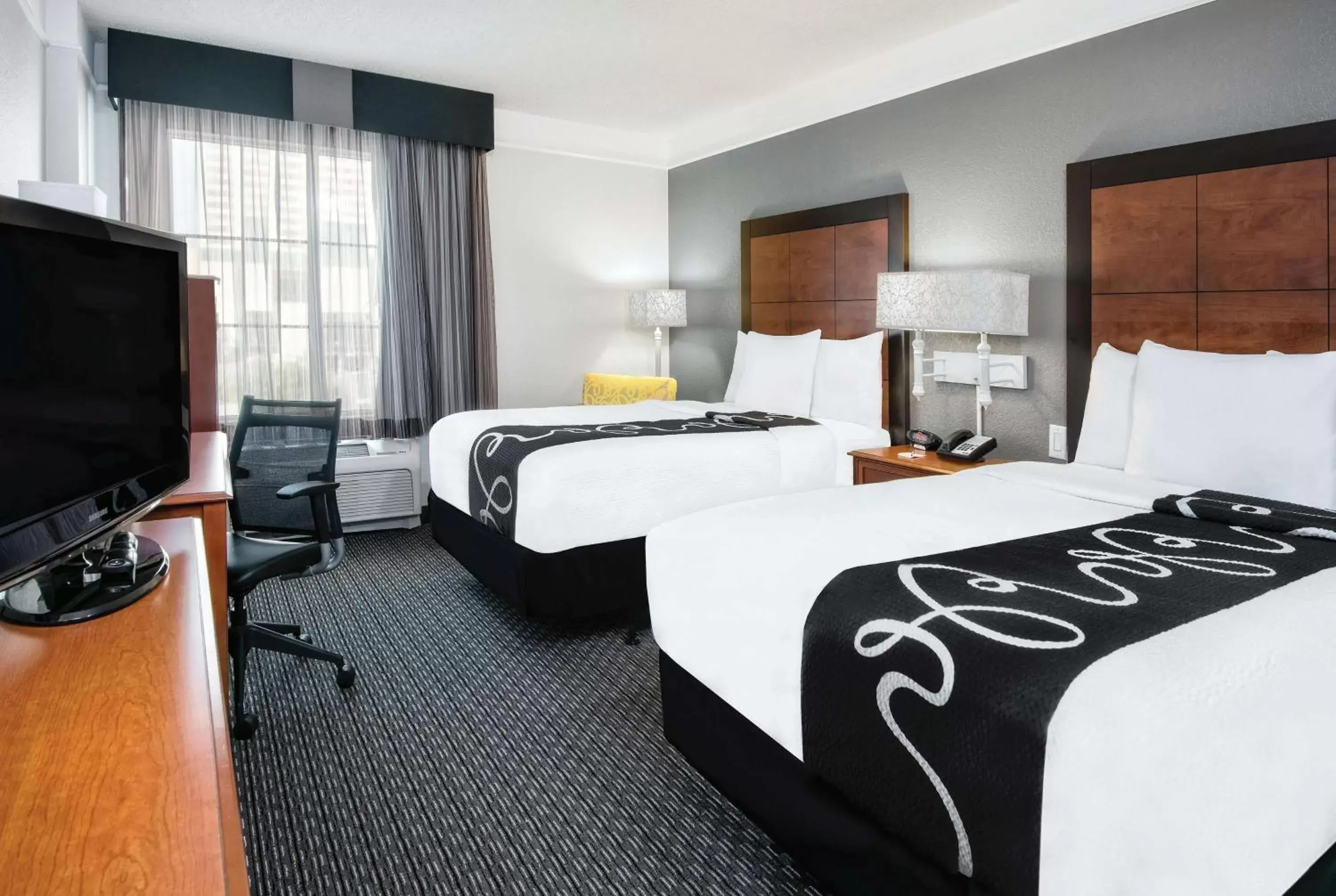 Photo of the whole room, Bed in La Quinta Inn & Suites by Wyndham San Antonio Riverwalk Photo of the whole room, Bed in La Quinta Inn & Suites by Wyndham San Antonio Riverwalk