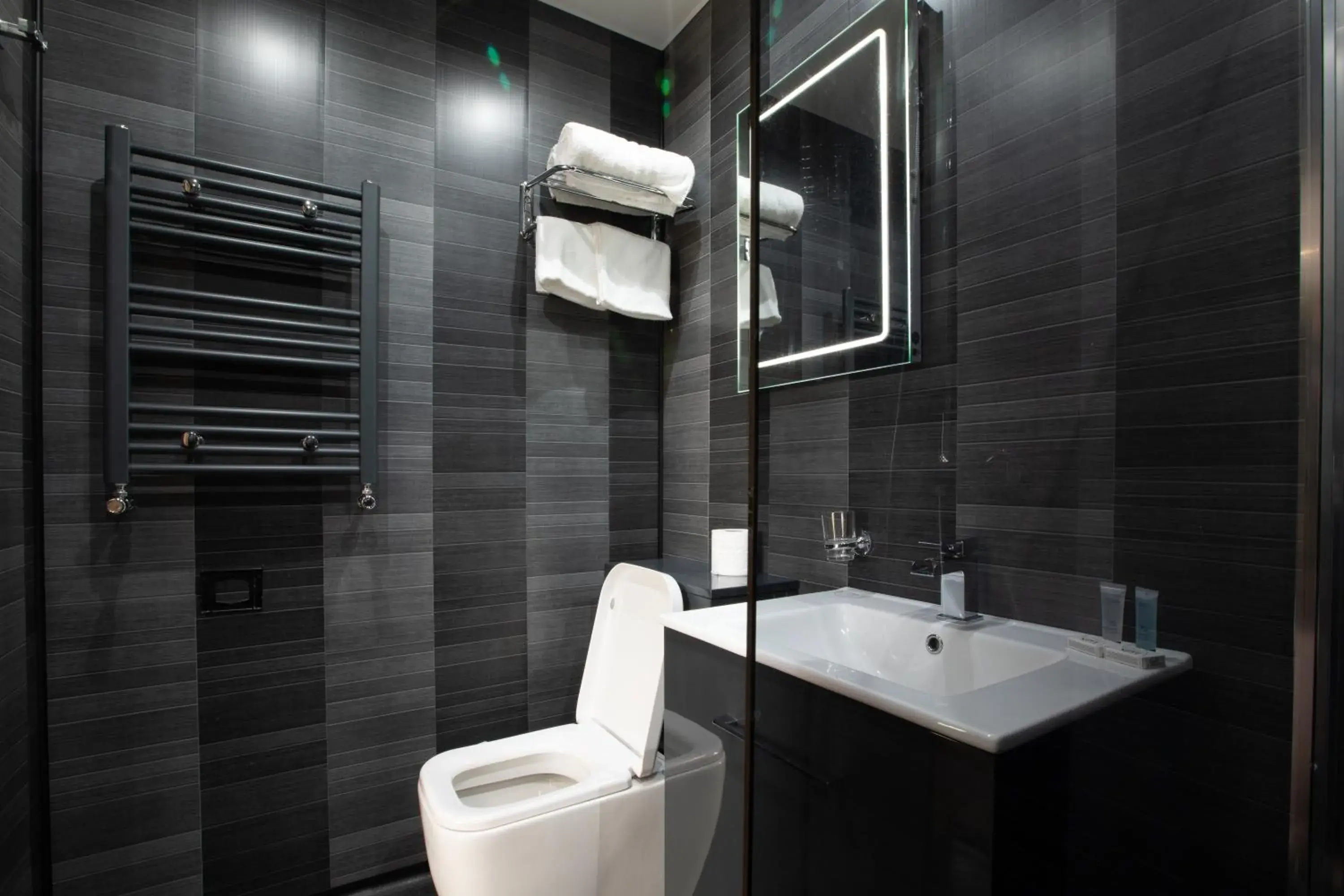 Bathroom in Grainger Apartments