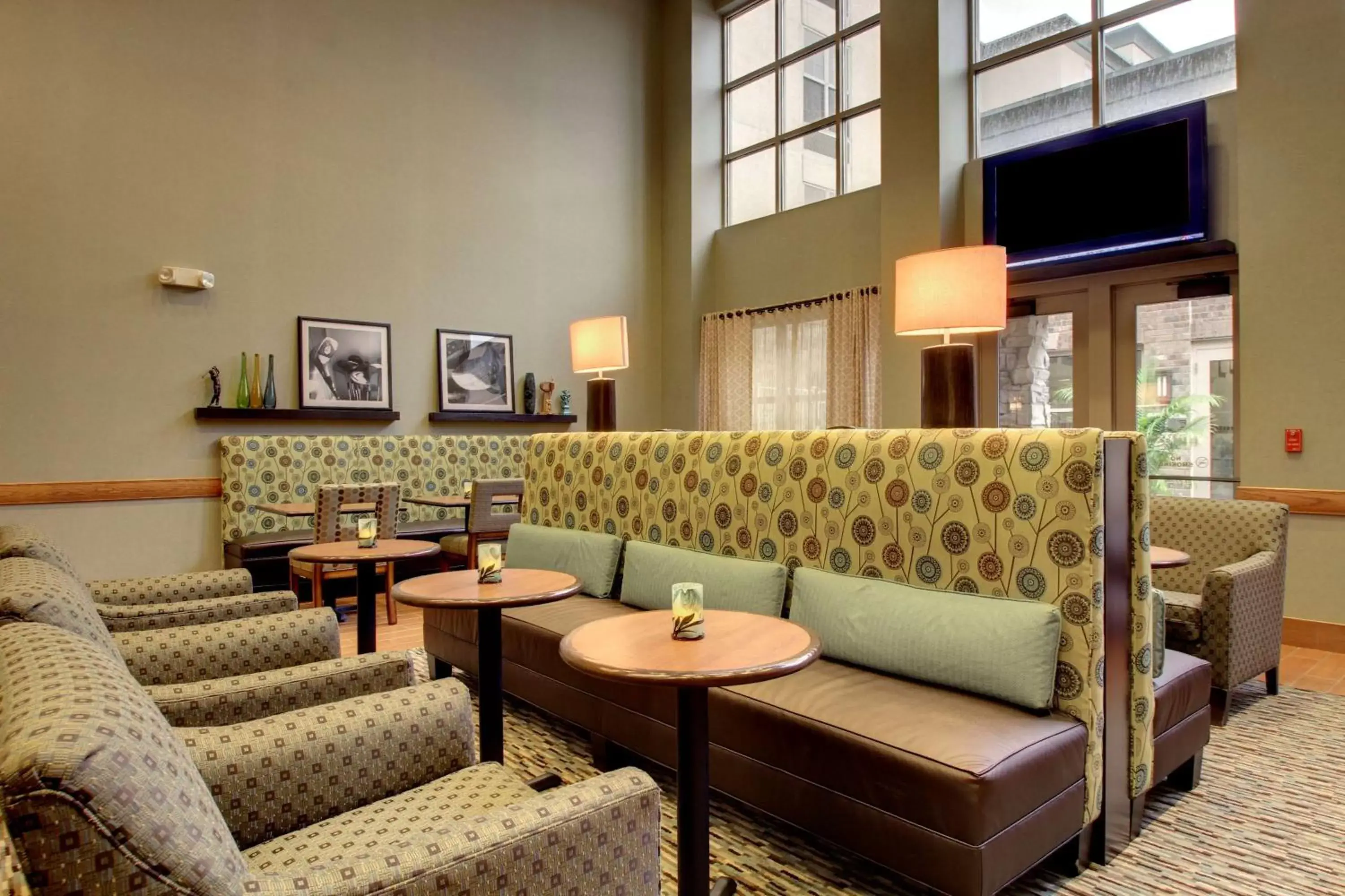 Dining area, Seating Area in Hampton Inn & Suites Chicago/Aurora