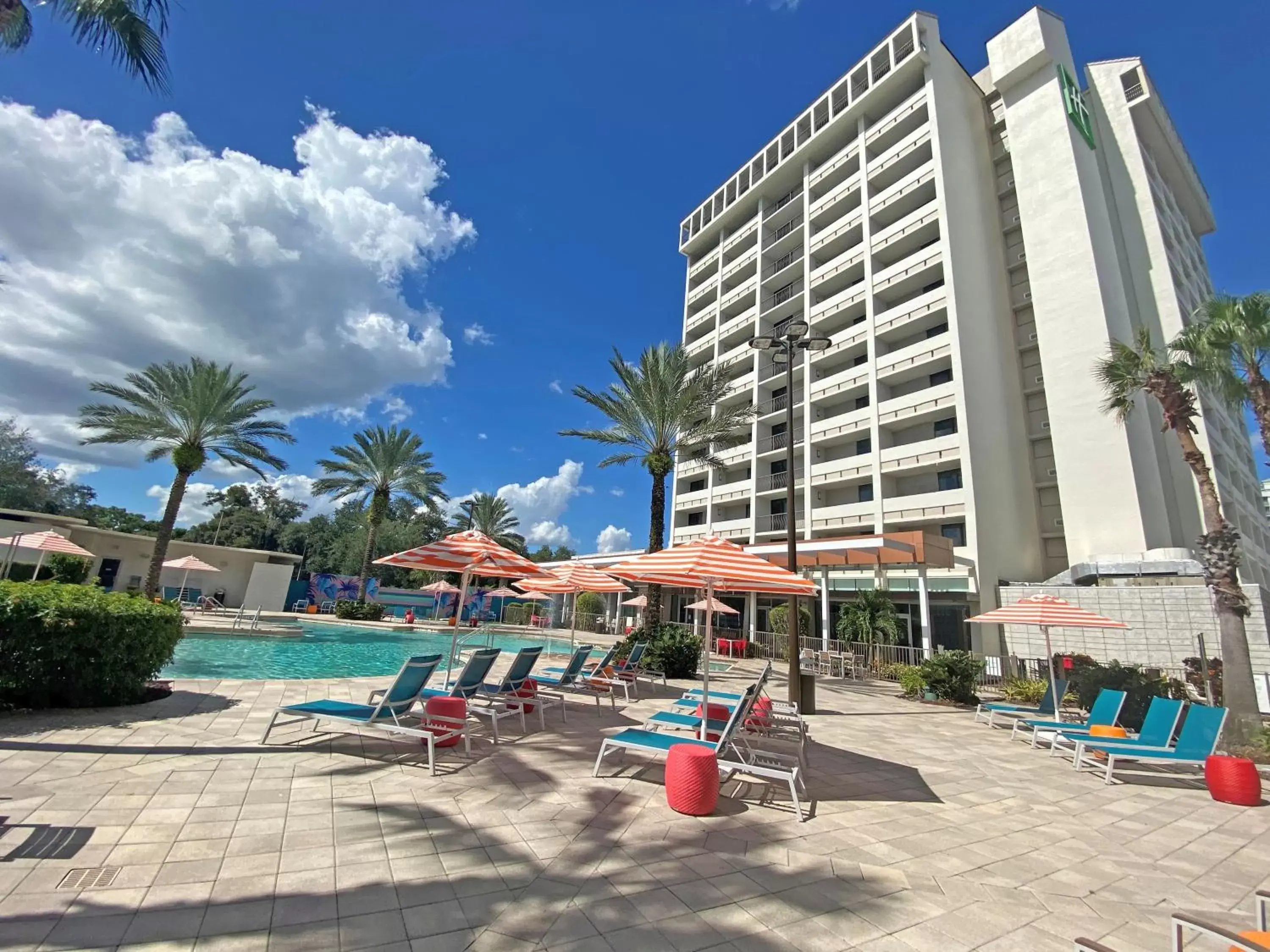 Swimming pool in Holiday Inn Orlando – Disney Springs™ Area, an IHG Hotel
