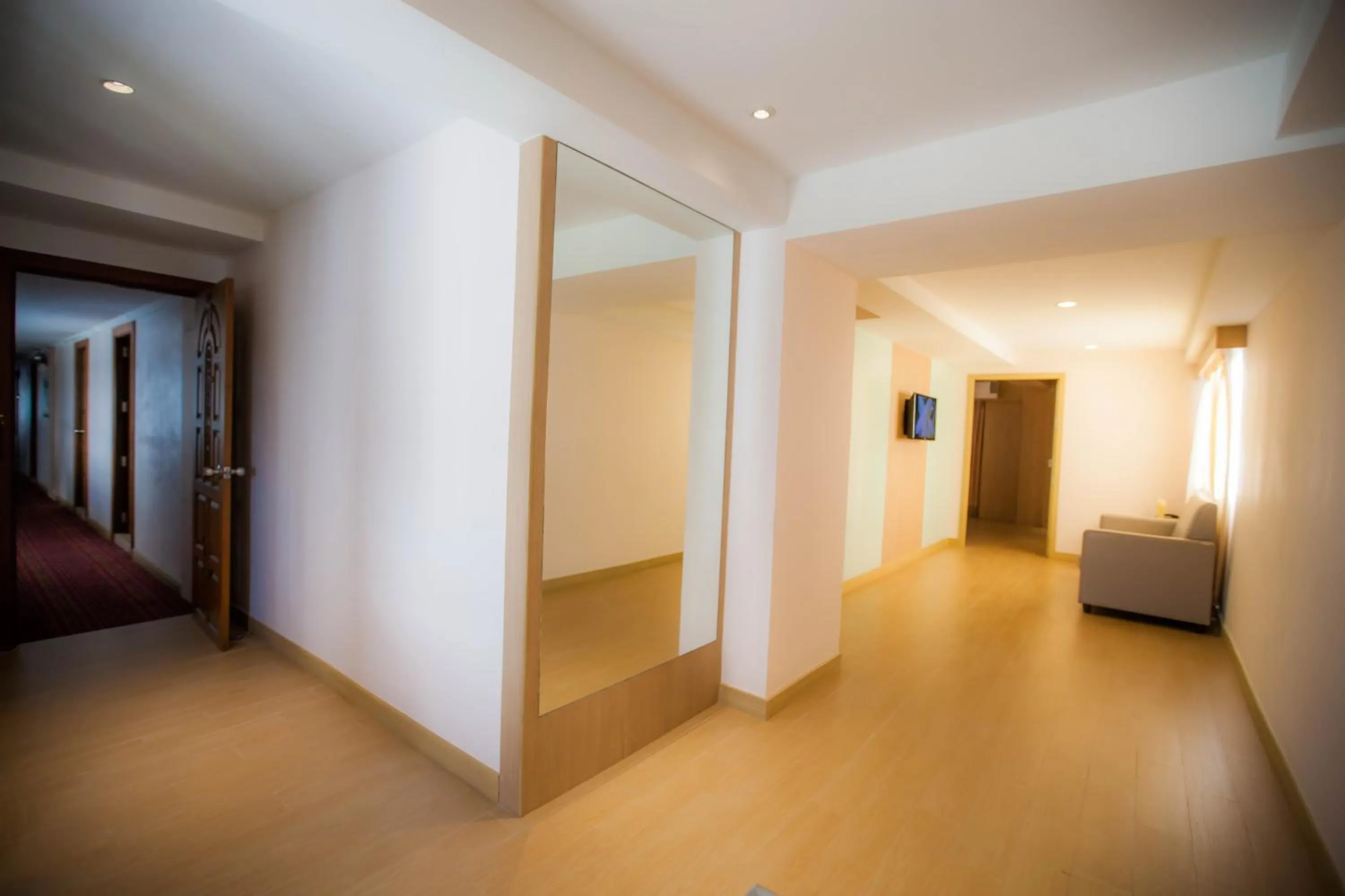 Living room, Bed in Golden City Rayong Hotel