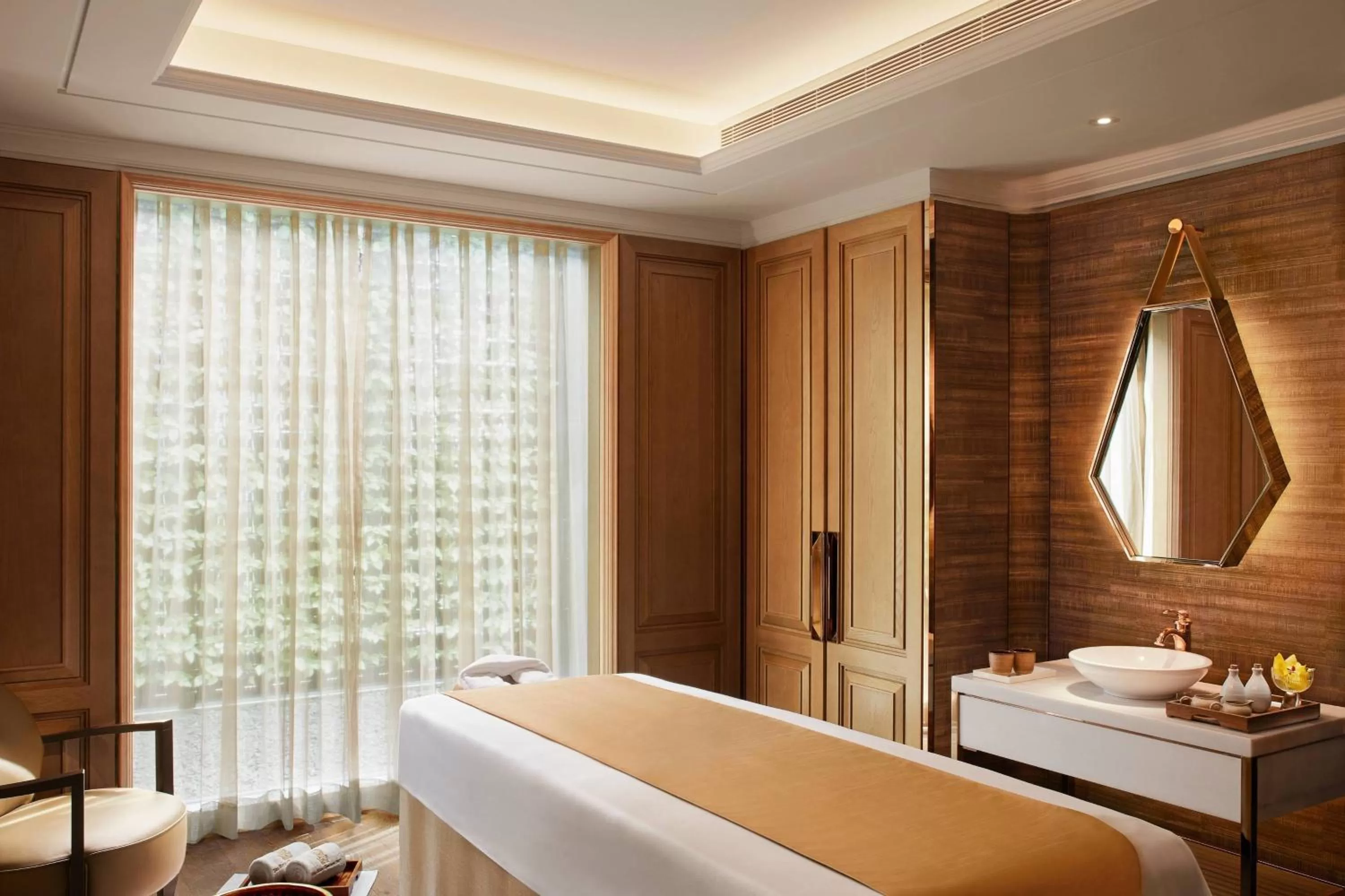 Spa and wellness centre/facilities, Bed in The Ritz-Carlton, Pune