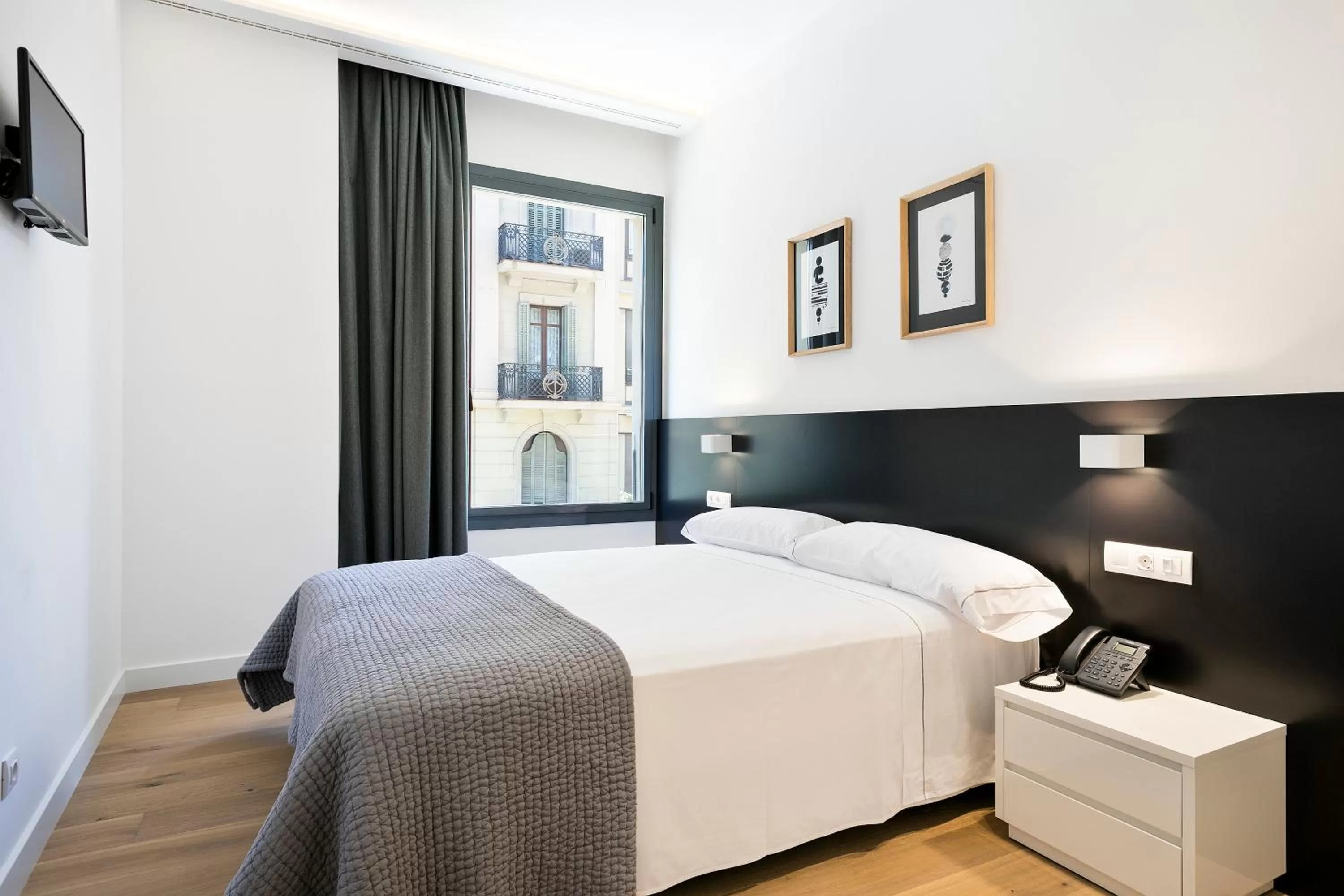 Decorative detail, Bed in Murmuri Residence Mercader