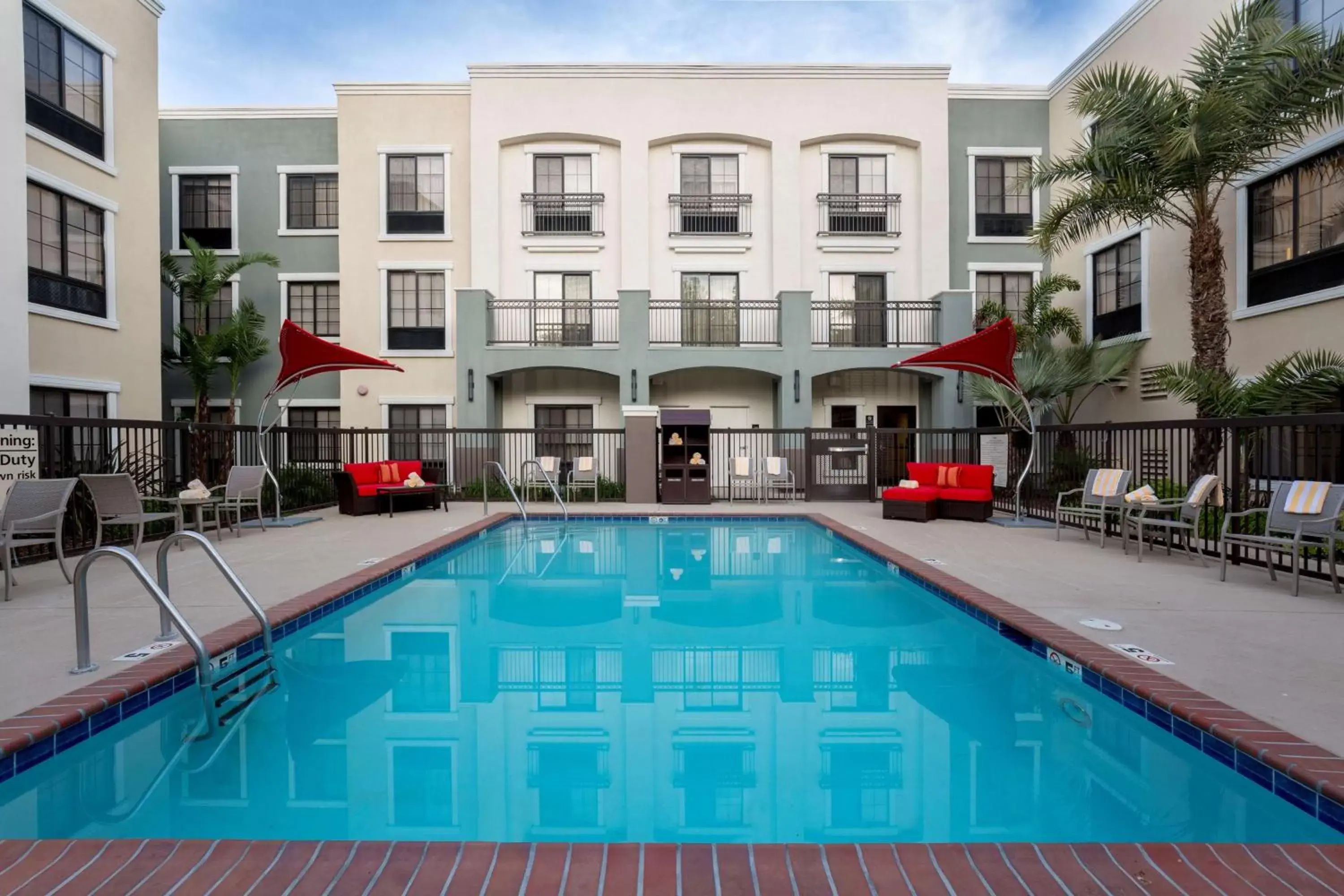 Pool view, Property Building in Hampton Inn Santa Barbara/Goleta