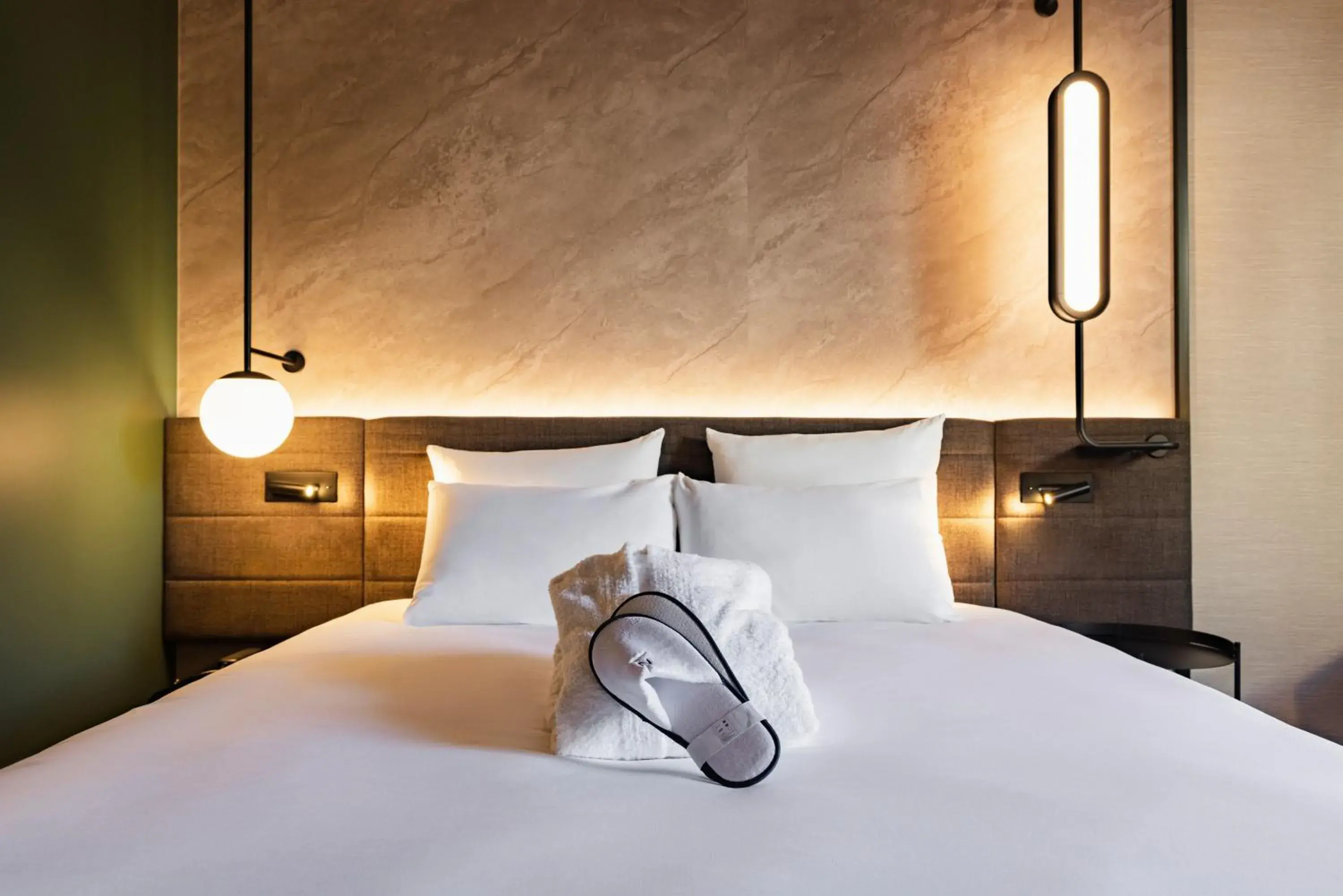 Bedroom, Bed in Novotel Paris Suresnes Longchamp
