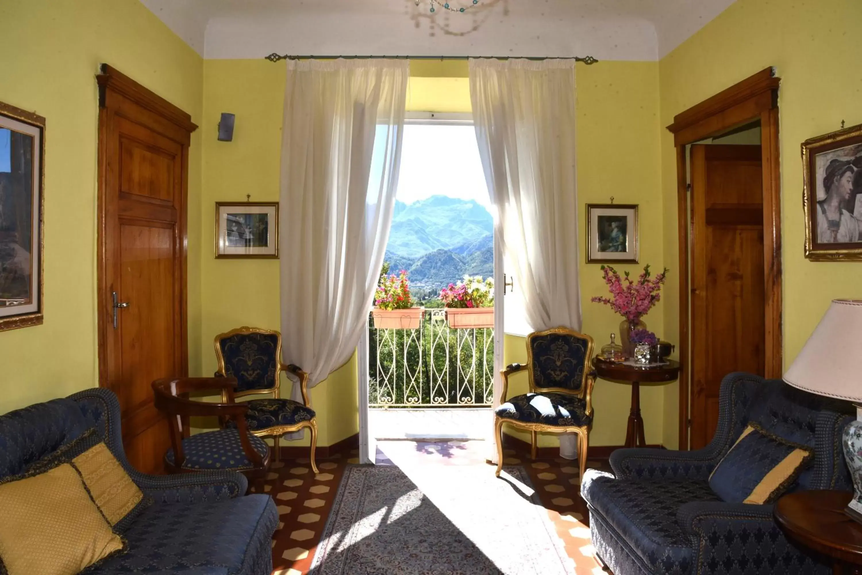 Seating Area in Villa Belvedere
