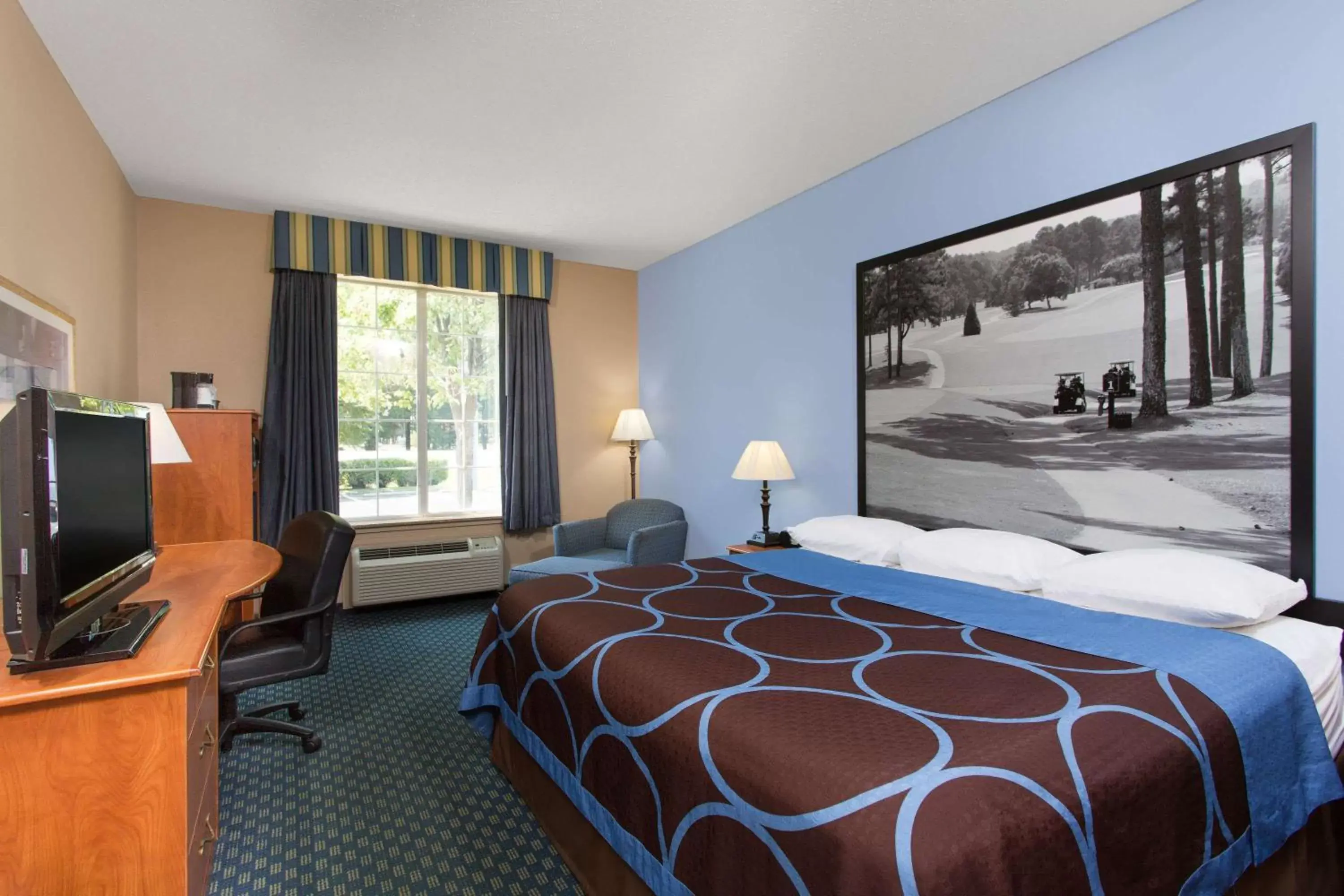 Photo of the whole room, Bed in Super 8 by Wyndham Smithfield-Selma