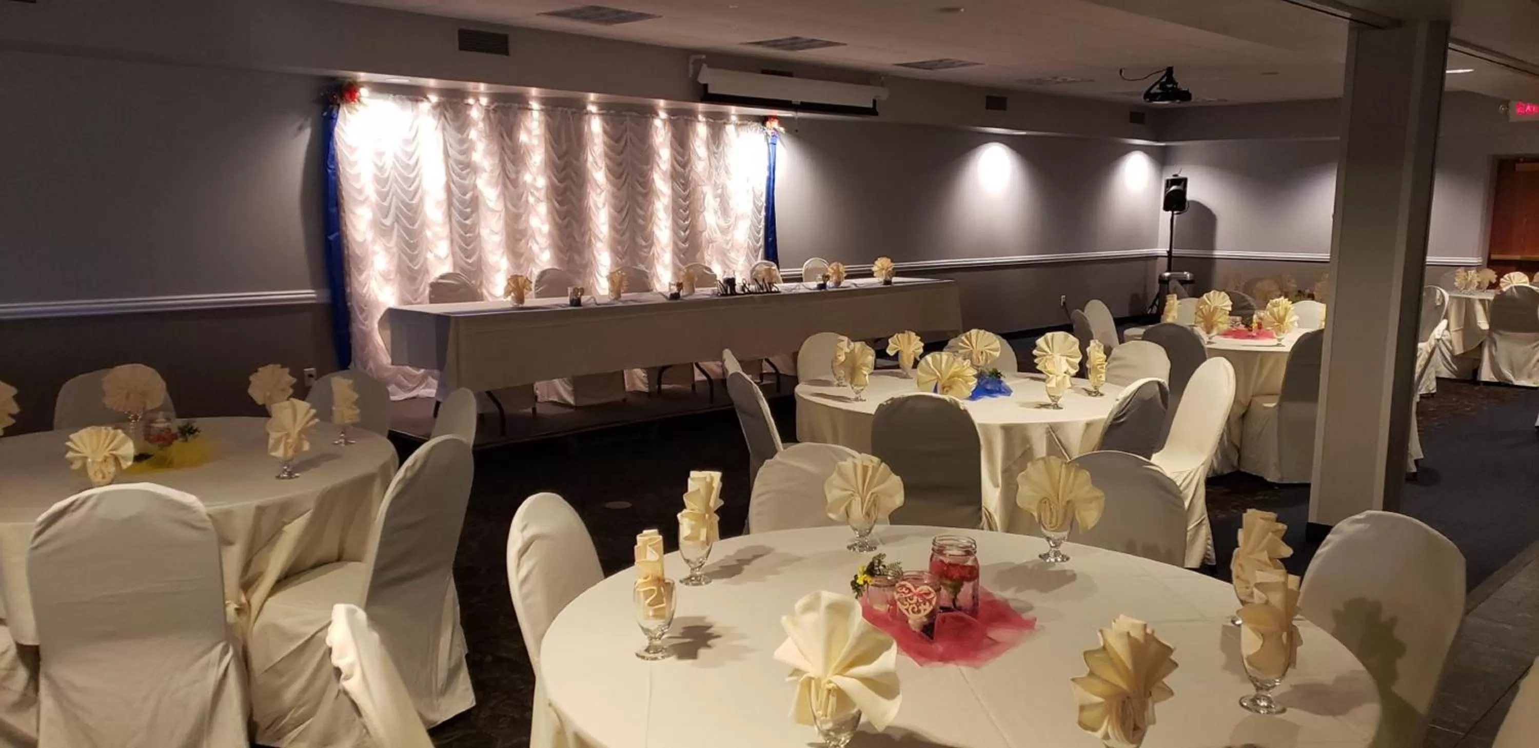Banquet/Function facilities in AmericInn by Wyndham Mankato Event Center near MSU