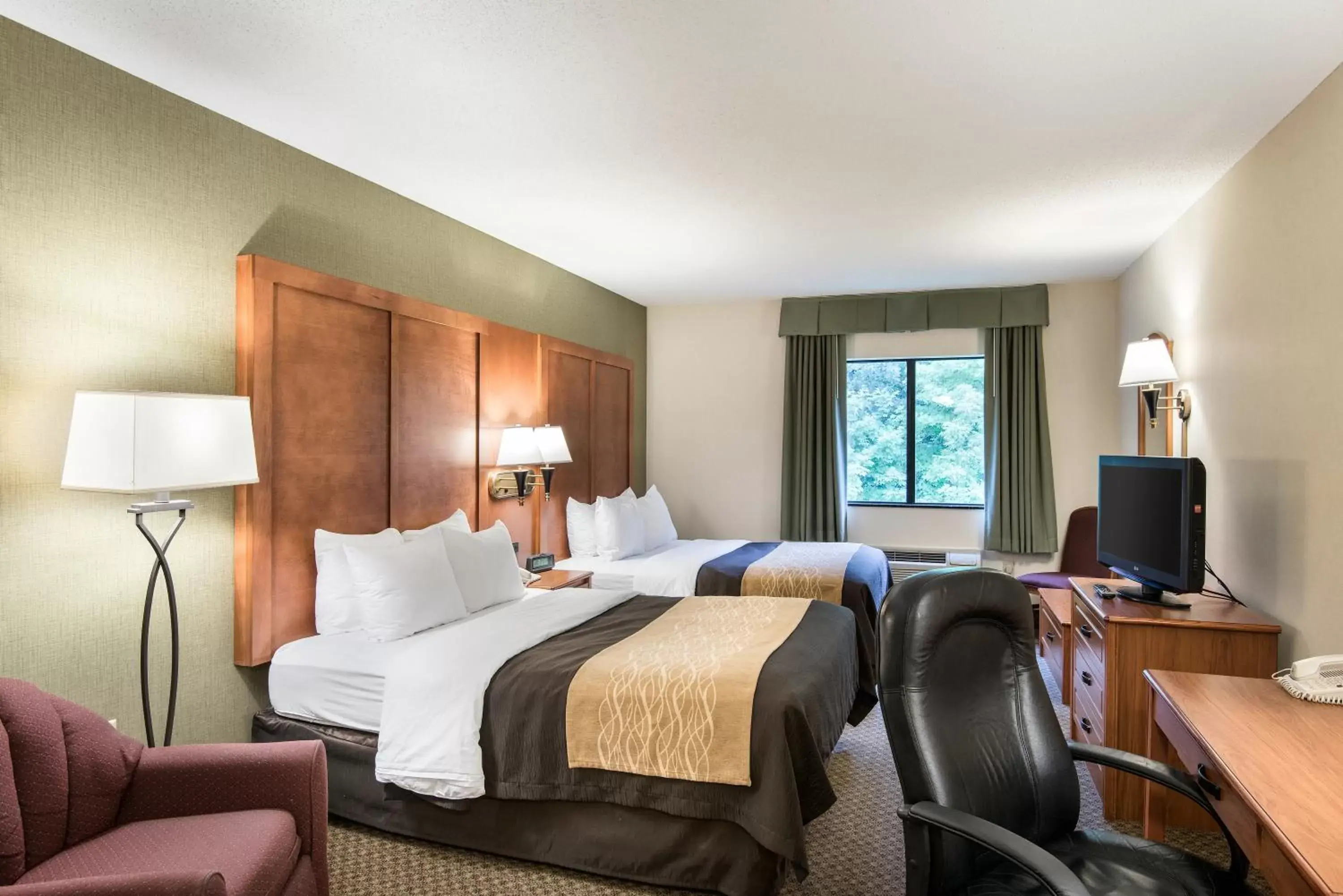 Queen Room with Two Queen Beds - Non-Smoking in Comfort Inn & Suites - LaVale - Cumberland
