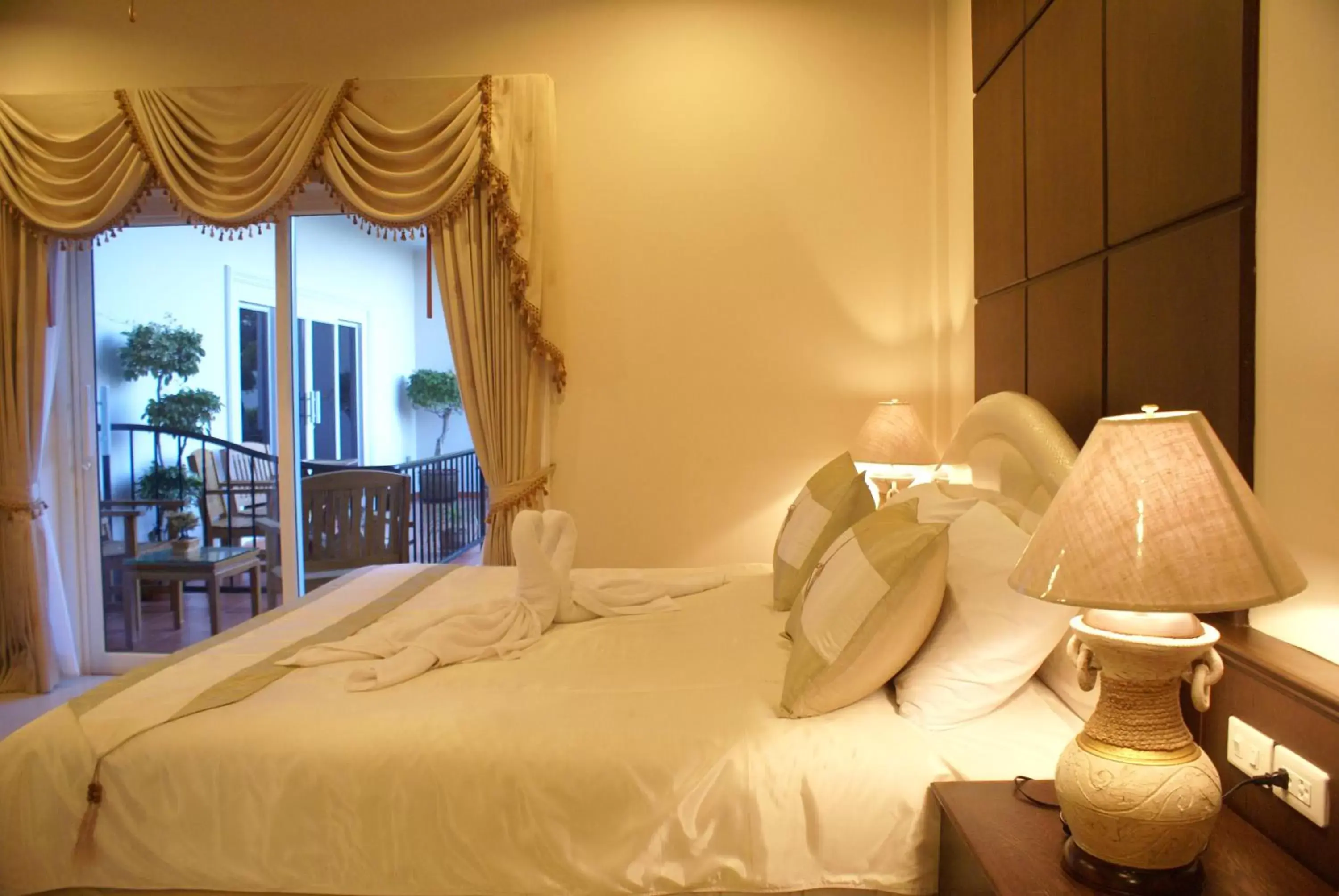 Bed in Serene Sands Health Resort