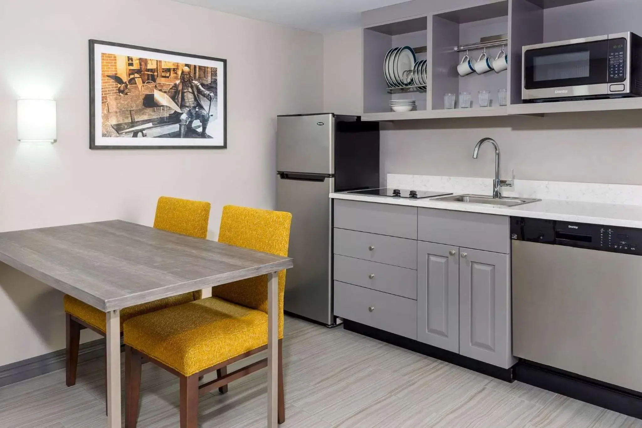 Kitchen or kitchenette, Kitchen/Kitchenette in Hampton Inn & Suites Country Club Plaza