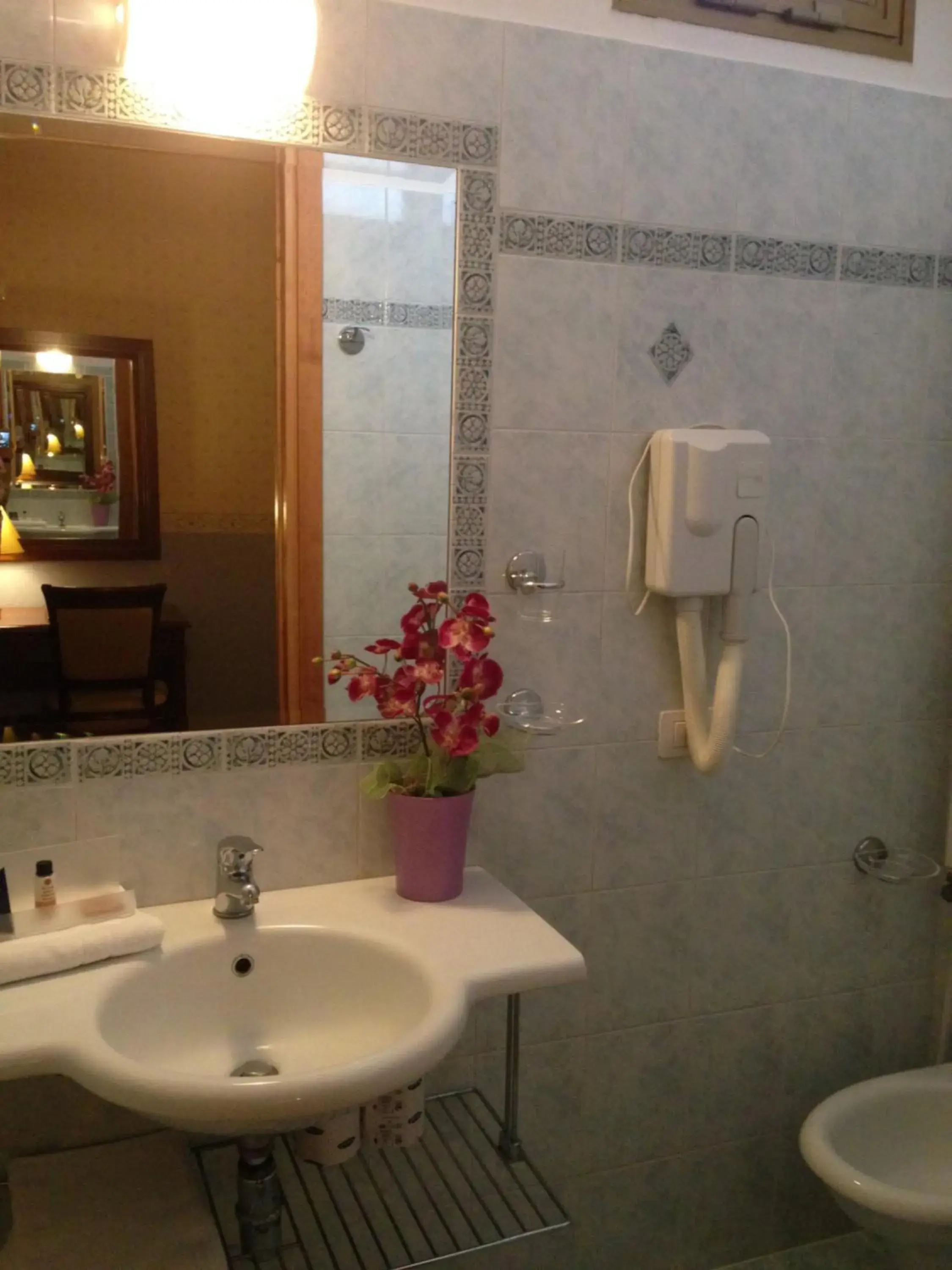 Bathroom in Hotel Filippeschi