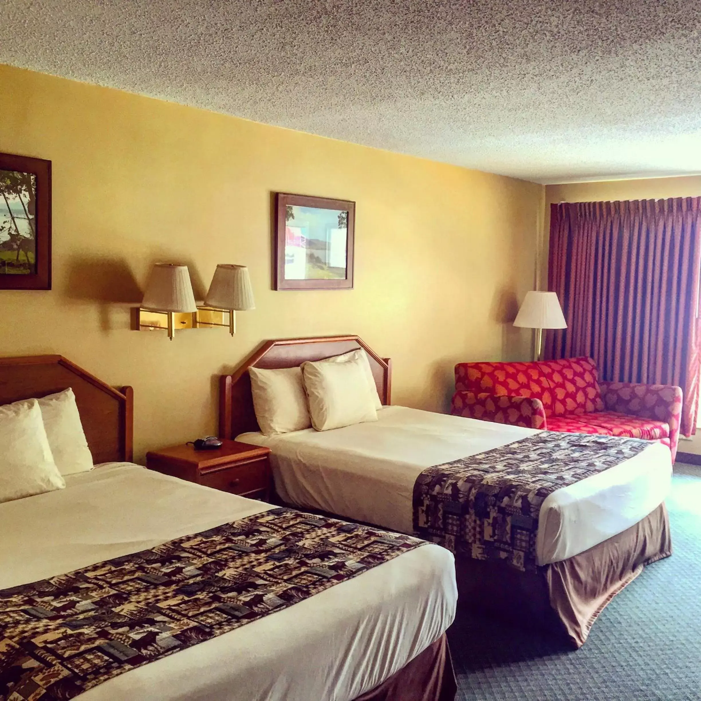 Photo of the whole room, Room Photo in Super 8 by Wyndham Lake George/Downtown