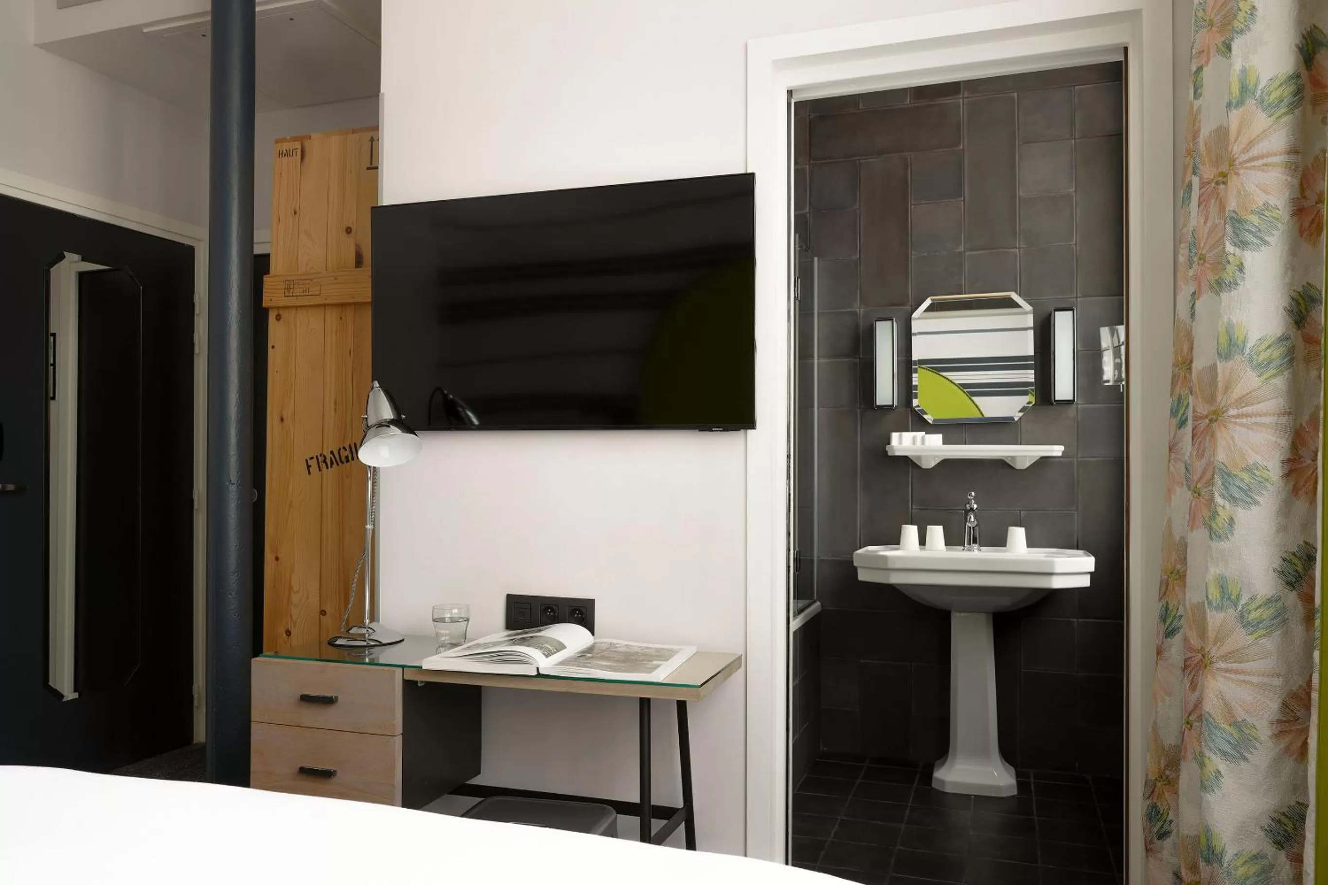 Bed in Hôtel Fabric