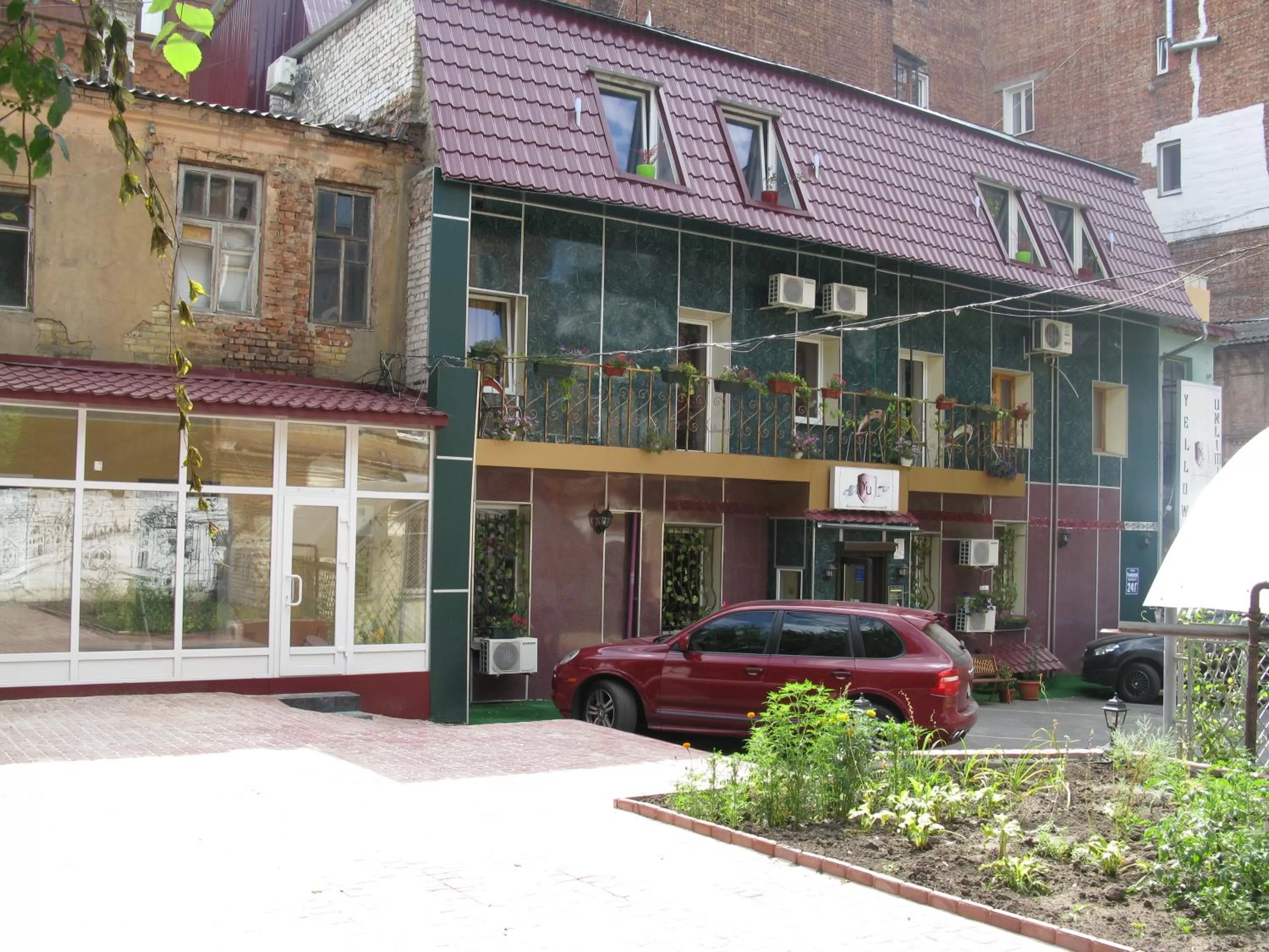 Facade/entrance in YELLOW UNLIMITED HOTEL 4