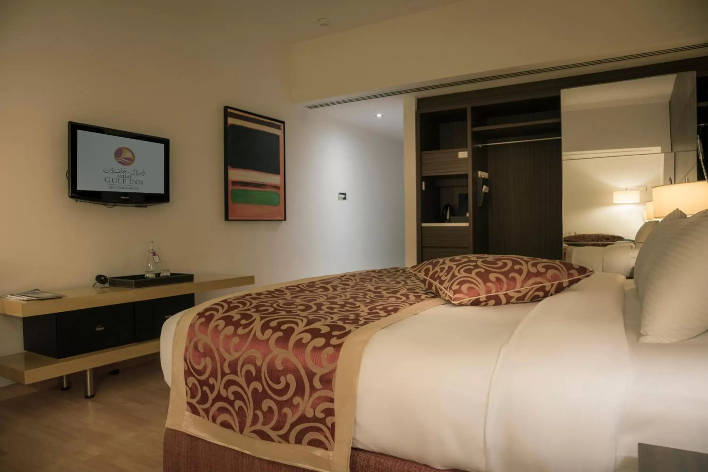 TV and multimedia, Bed in Asdal Gulf Inn Boutique Hotel- SEEF