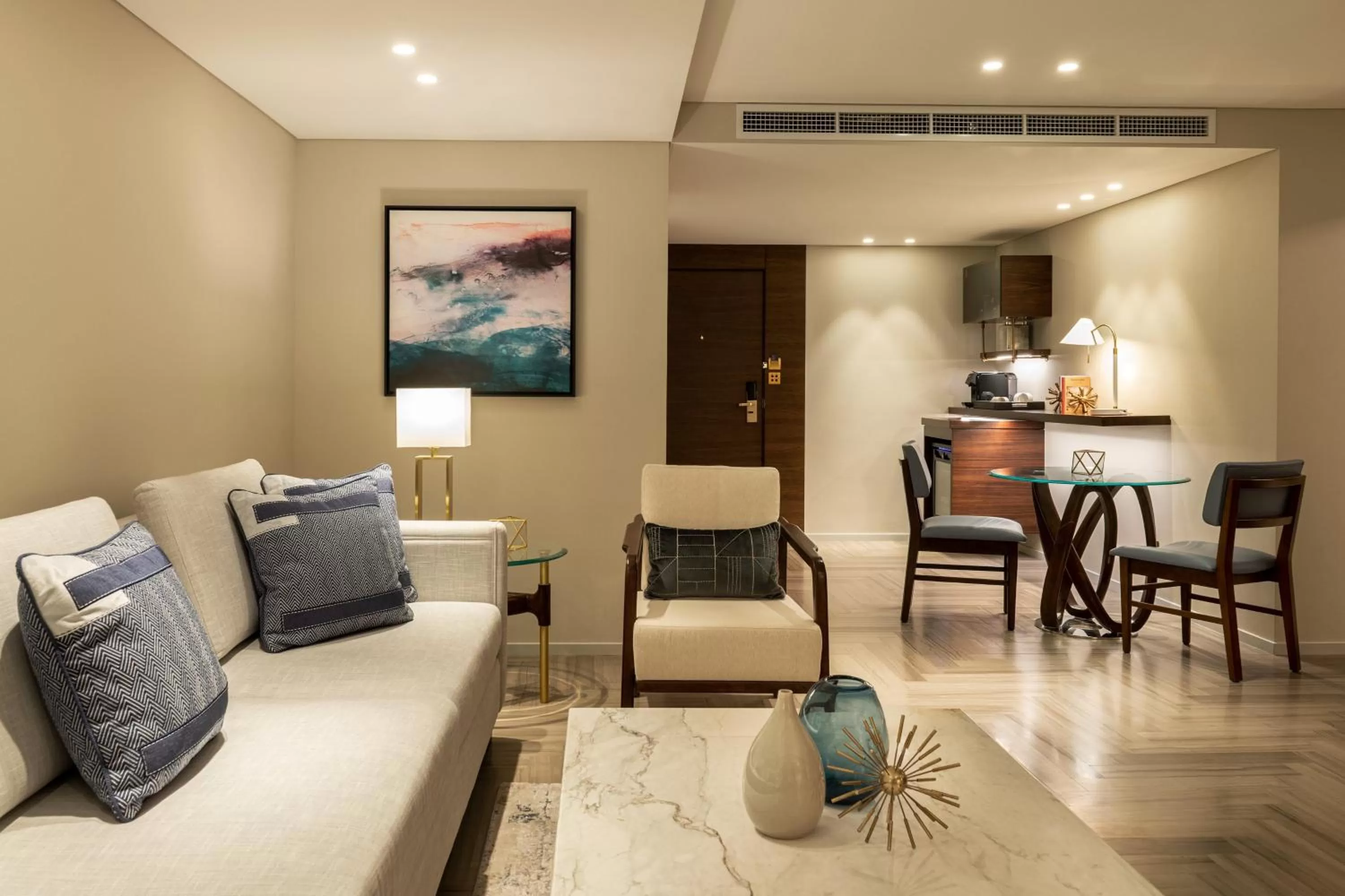 Lounge or bar in Le Méridien Dubai Hotel & Conference Centre