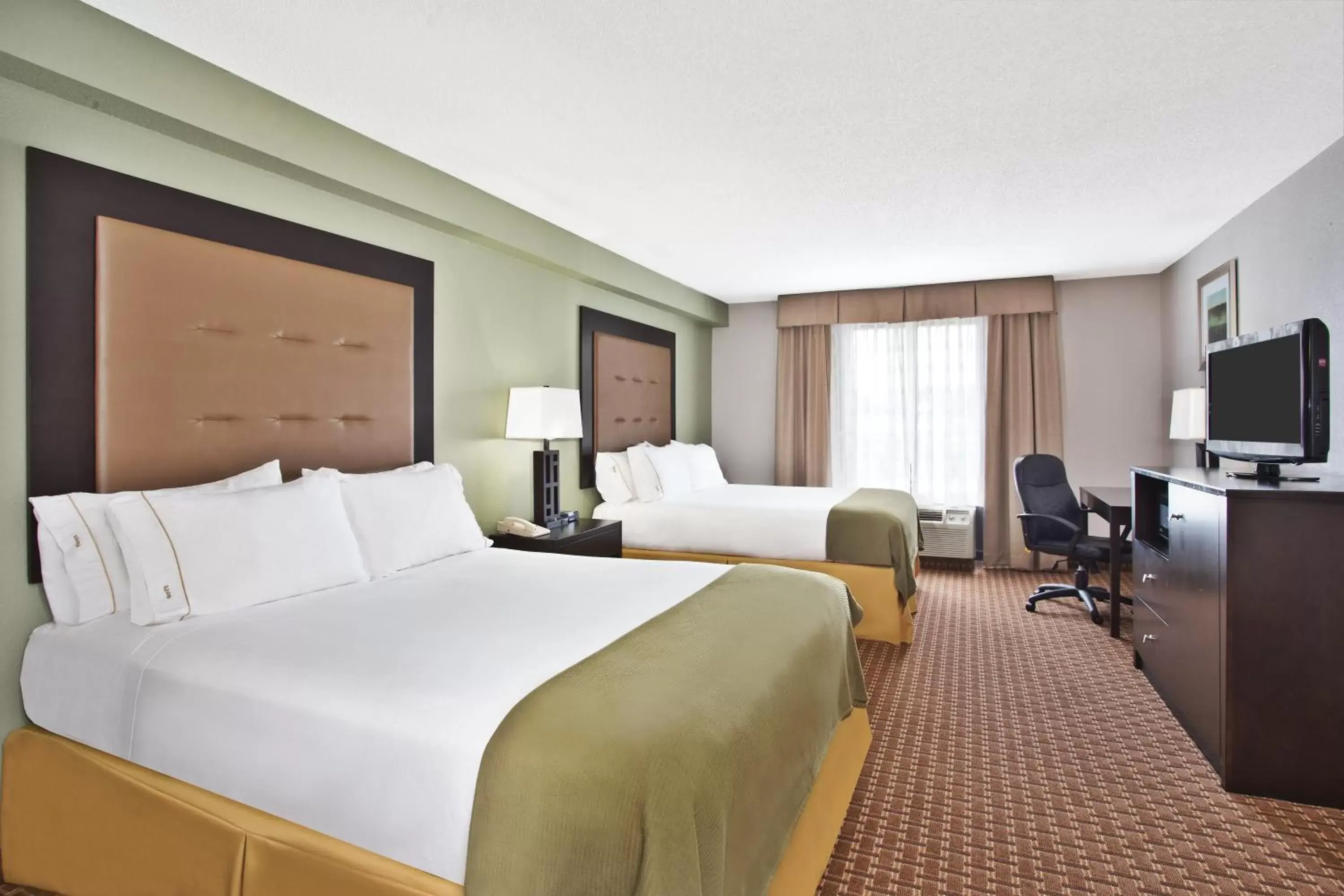 Photo of the whole room in Holiday Inn Express Hotel and Suites Harrington - Dover Area, an IHG Hotel