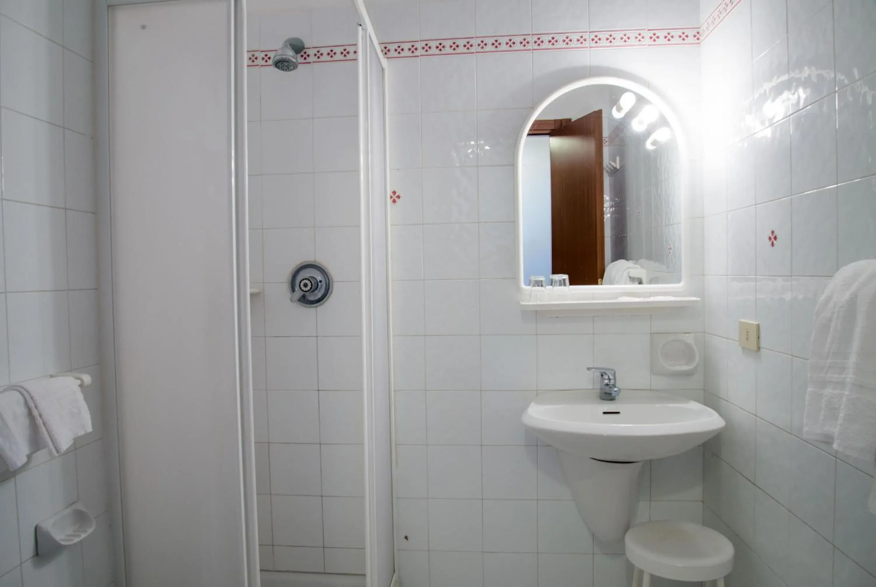 Shower, Bathroom in Hotel Internazionale