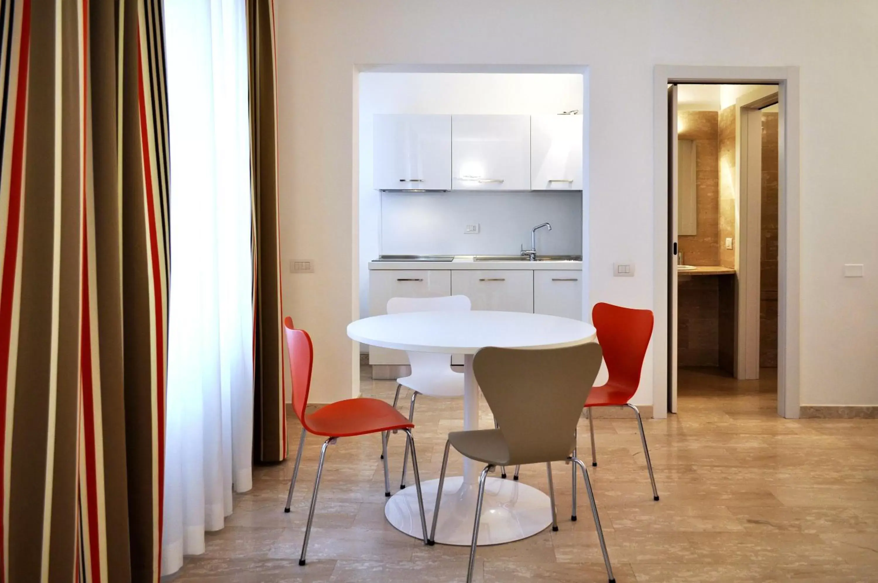 Kitchen or kitchenette, Dining Area in BB Hotels Aparthotel Bocconi