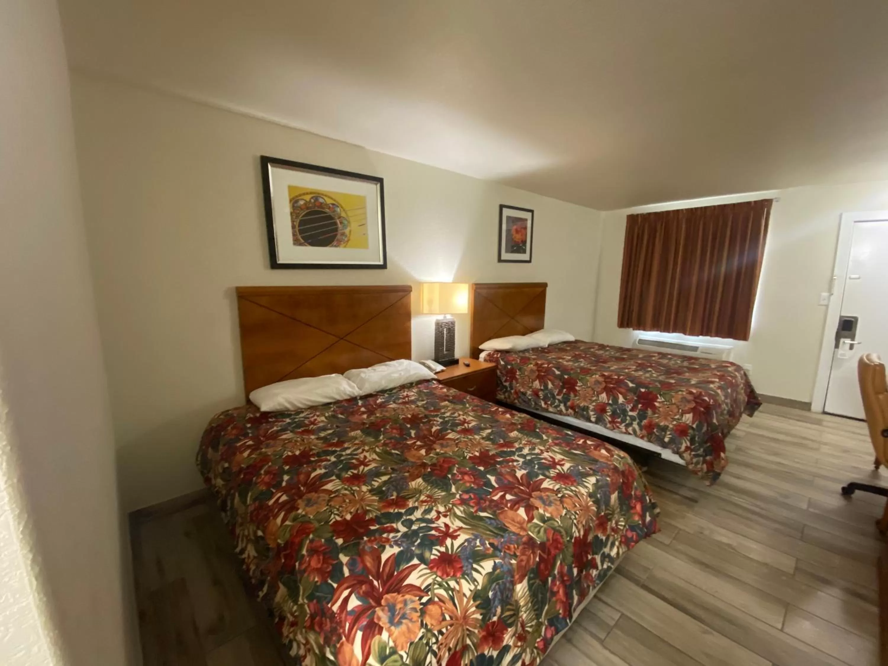 Bed in Cedar Creek Inn