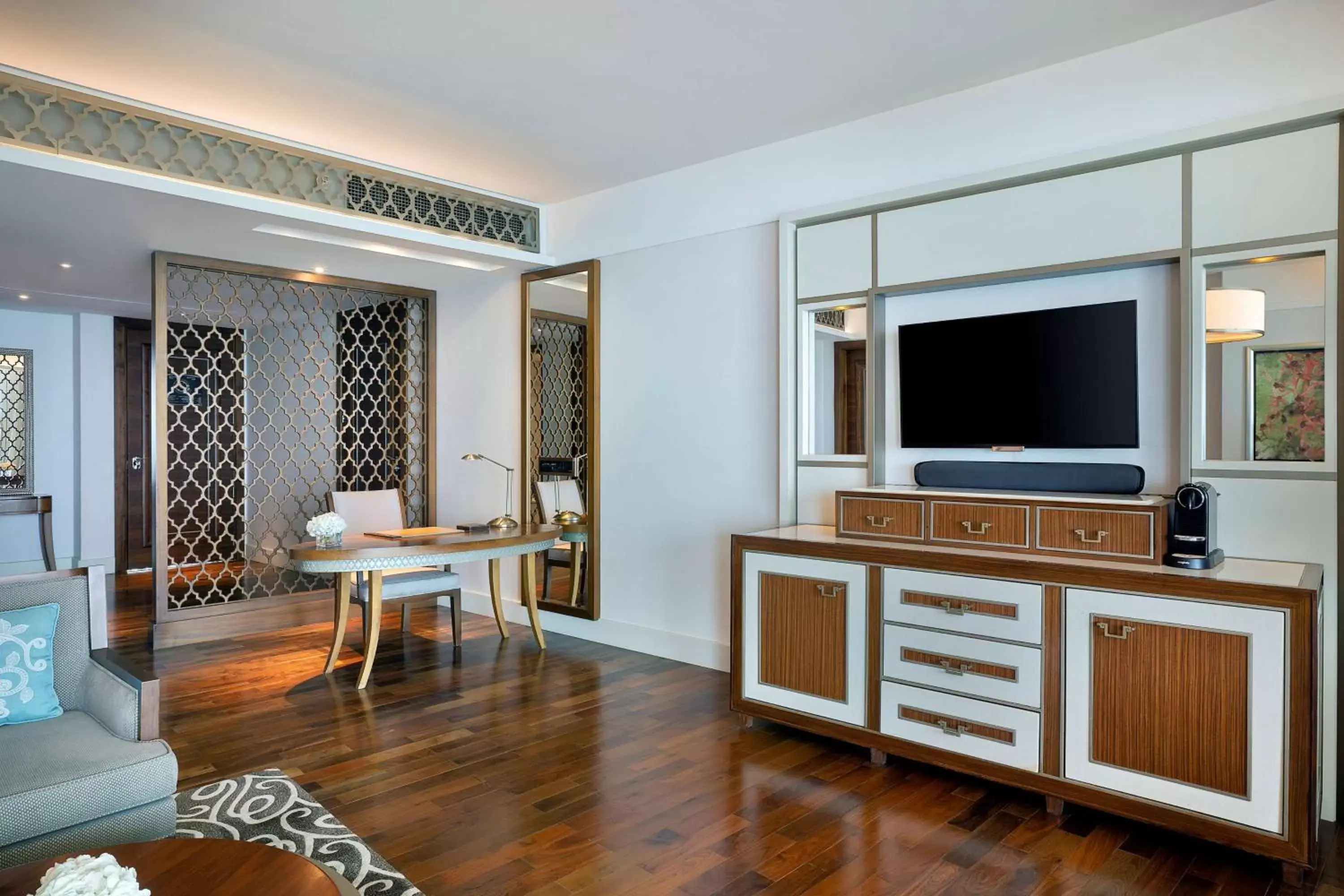 Living room, TV/Entertainment Center in Waldorf Astoria Dubai Palm Jumeirah
