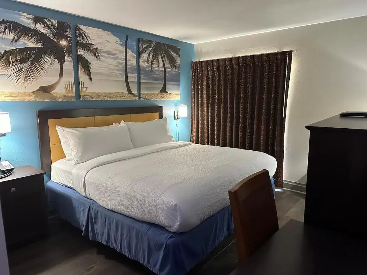 Bed in Days Inn & Suites by Wyndham Tampa near Ybor City