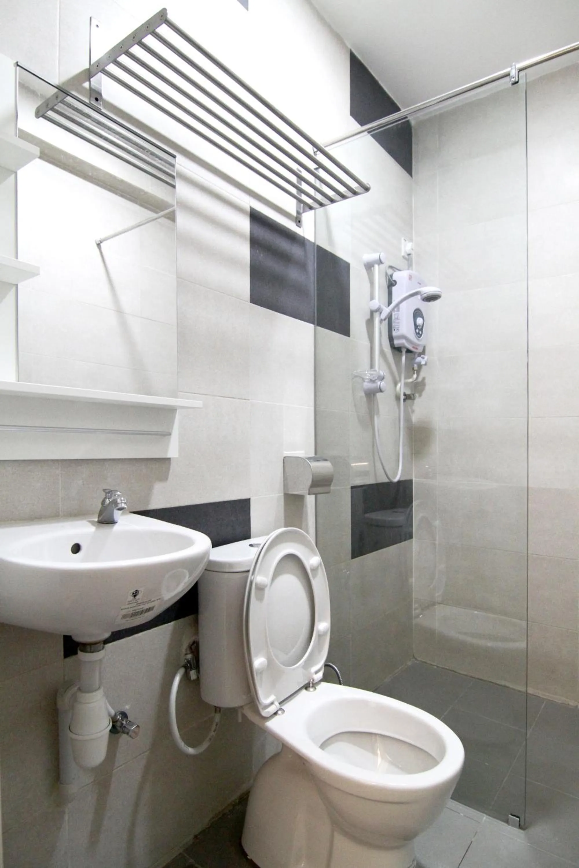 Shower in Apple Inn Hotel