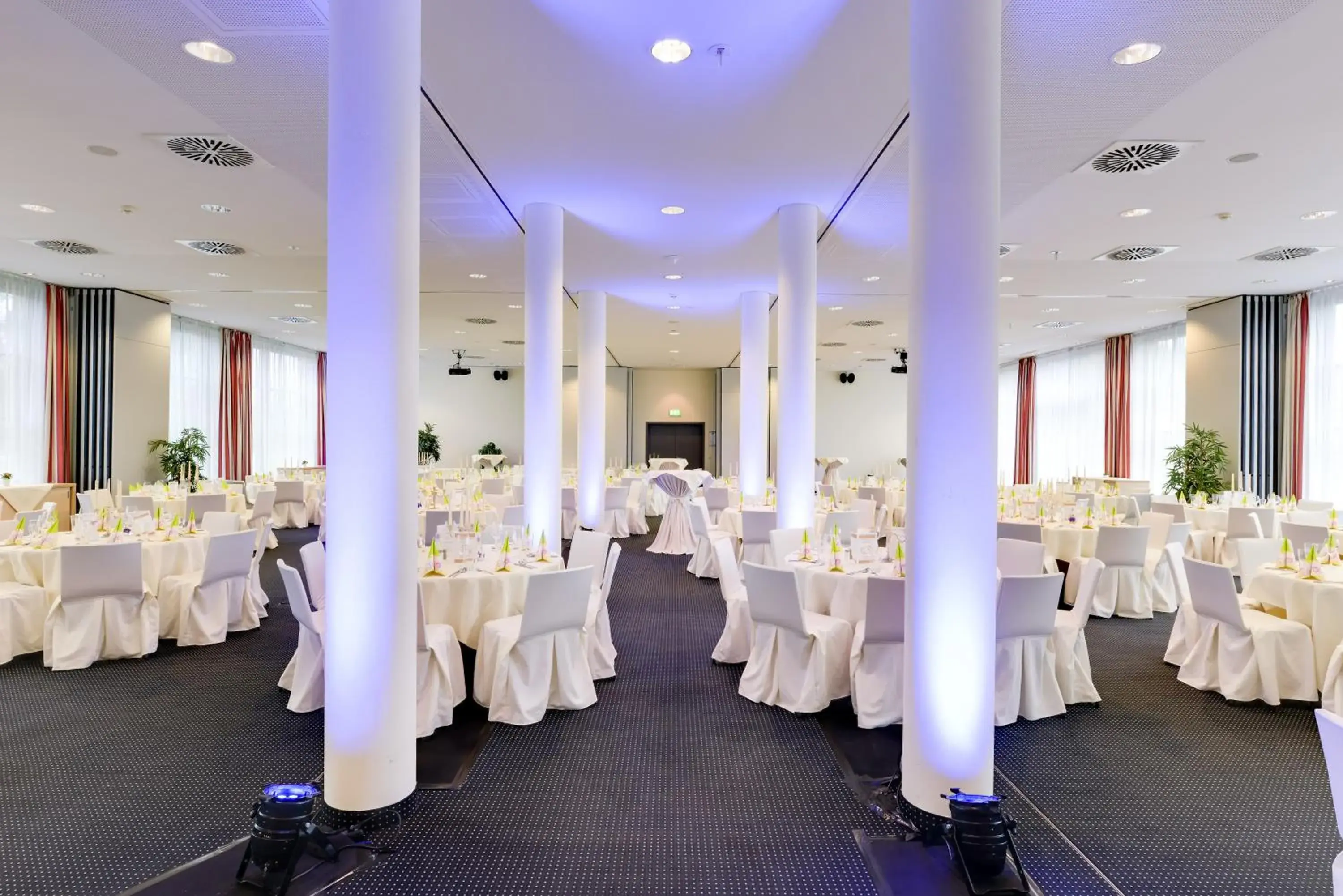 Restaurant/places to eat, Banquet Facilities in Novina Hotel Herzogenaurach Herzo-Base