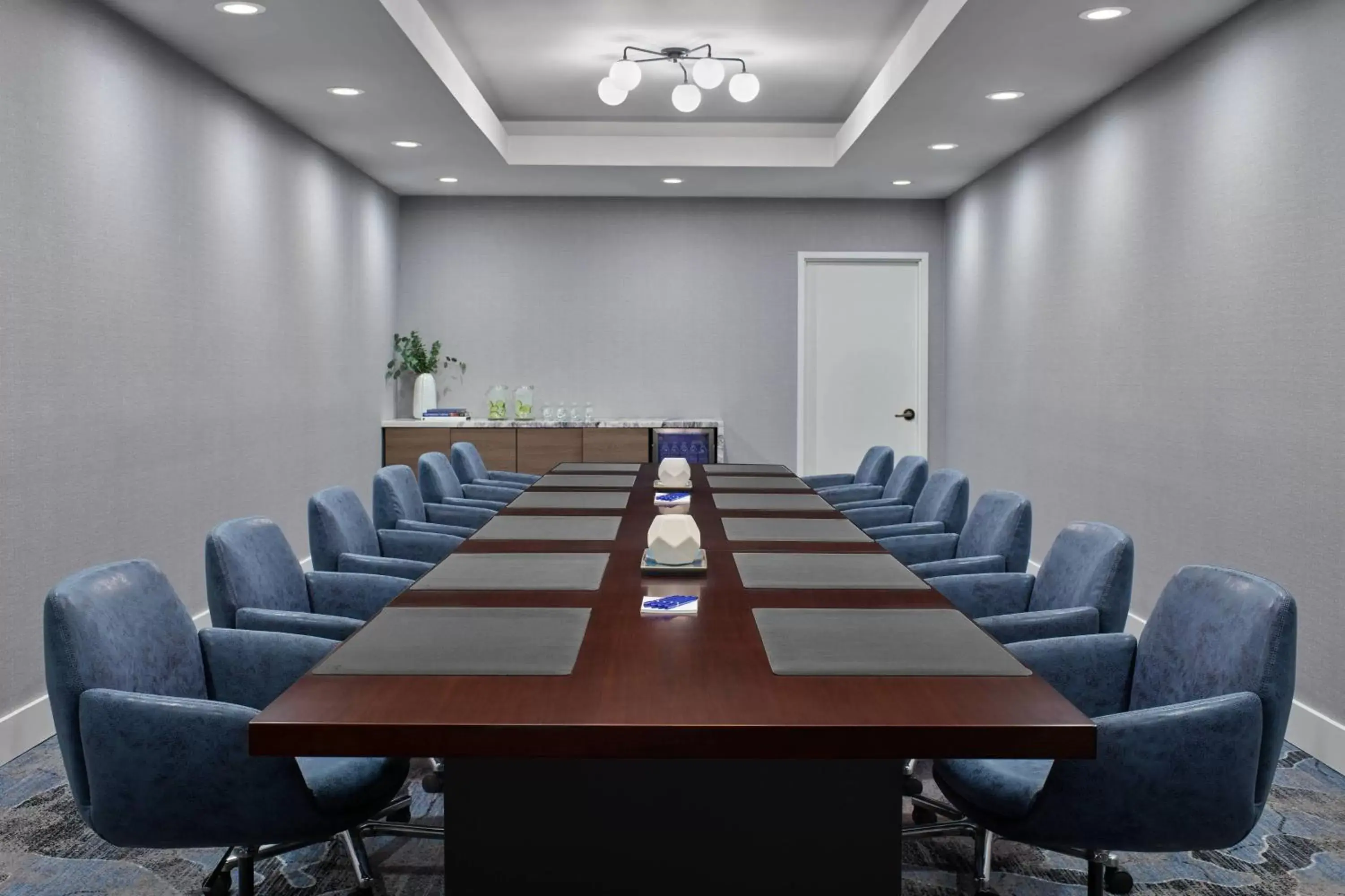Meeting/conference room in Delta Hotels by Marriott Denver Thornton