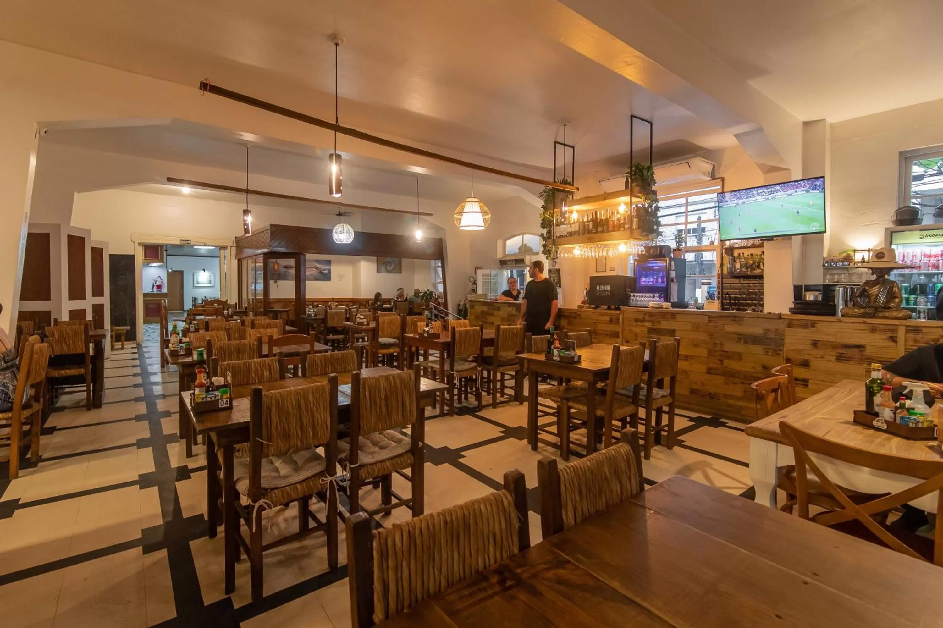 Restaurant/places to eat in Farol Hotel