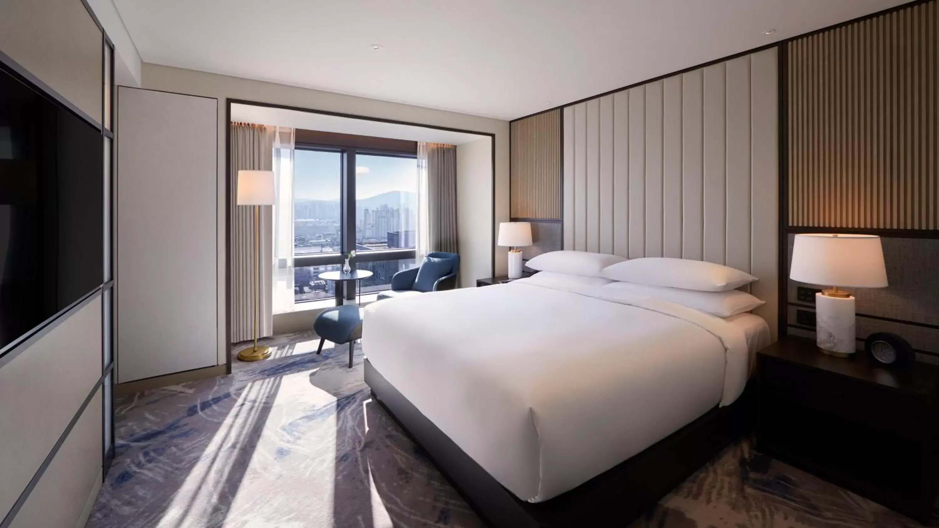 Photo of the whole room, Bed in Grand InterContinental Seoul Parnas, an IHG Hotel