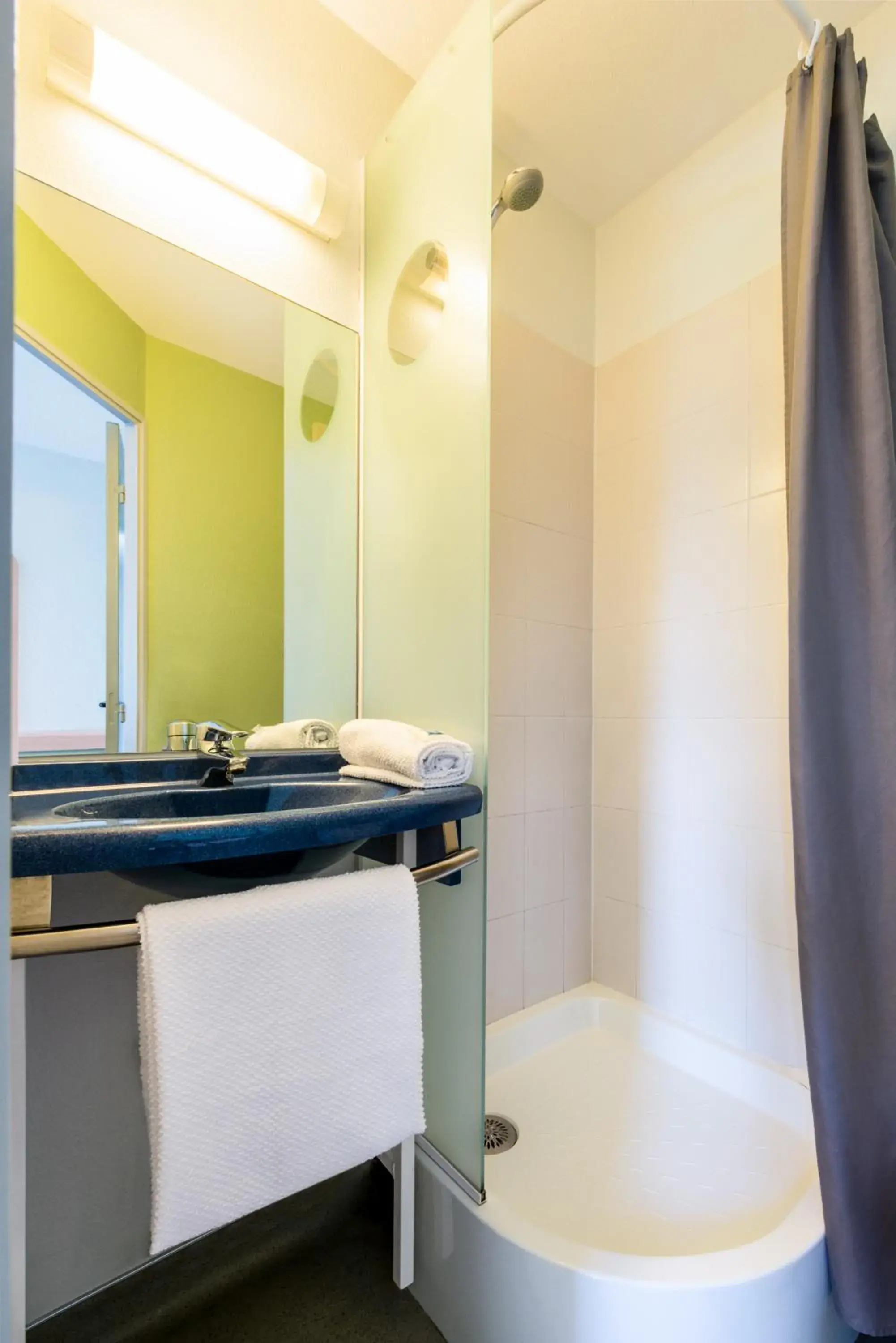 Shower, Bathroom in ibis budget Châtellerault Nord