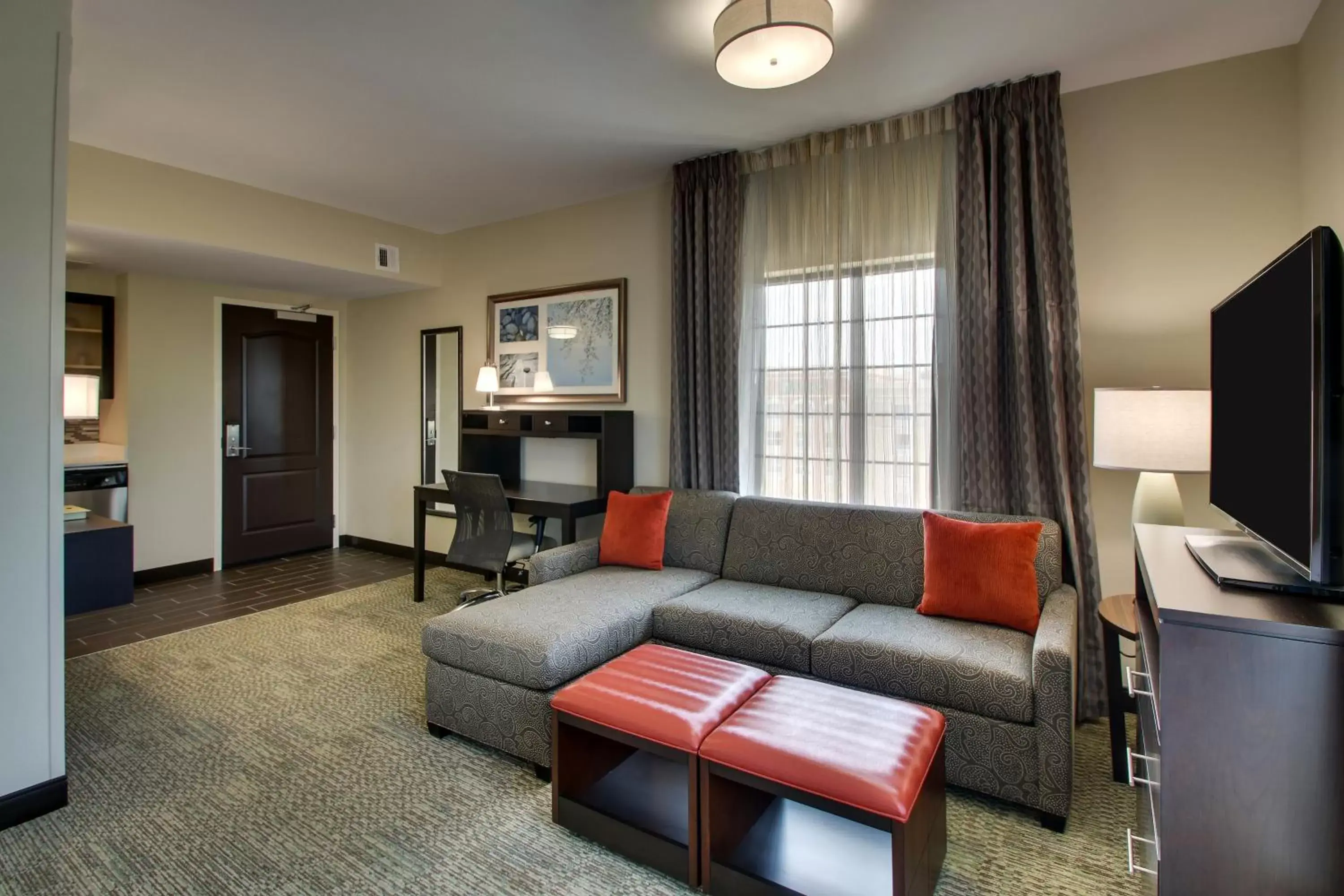 Living room, Lounge/Bar in Staybridge Suites - Rock Hill, an IHG Hotel