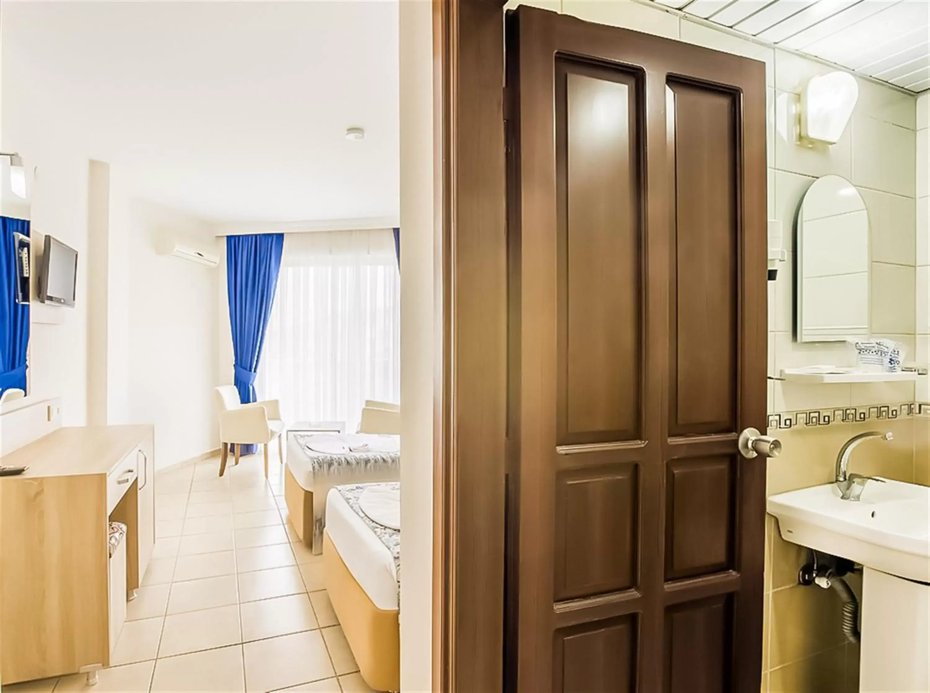 Photo of the whole room, Bathroom in Kleopatra Arsi Hotel