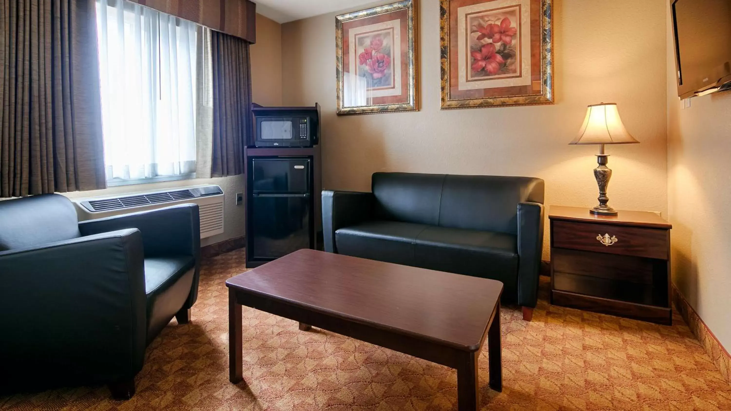 Photo of the whole room, Seating Area in Best Western Fallon Inn & Suites