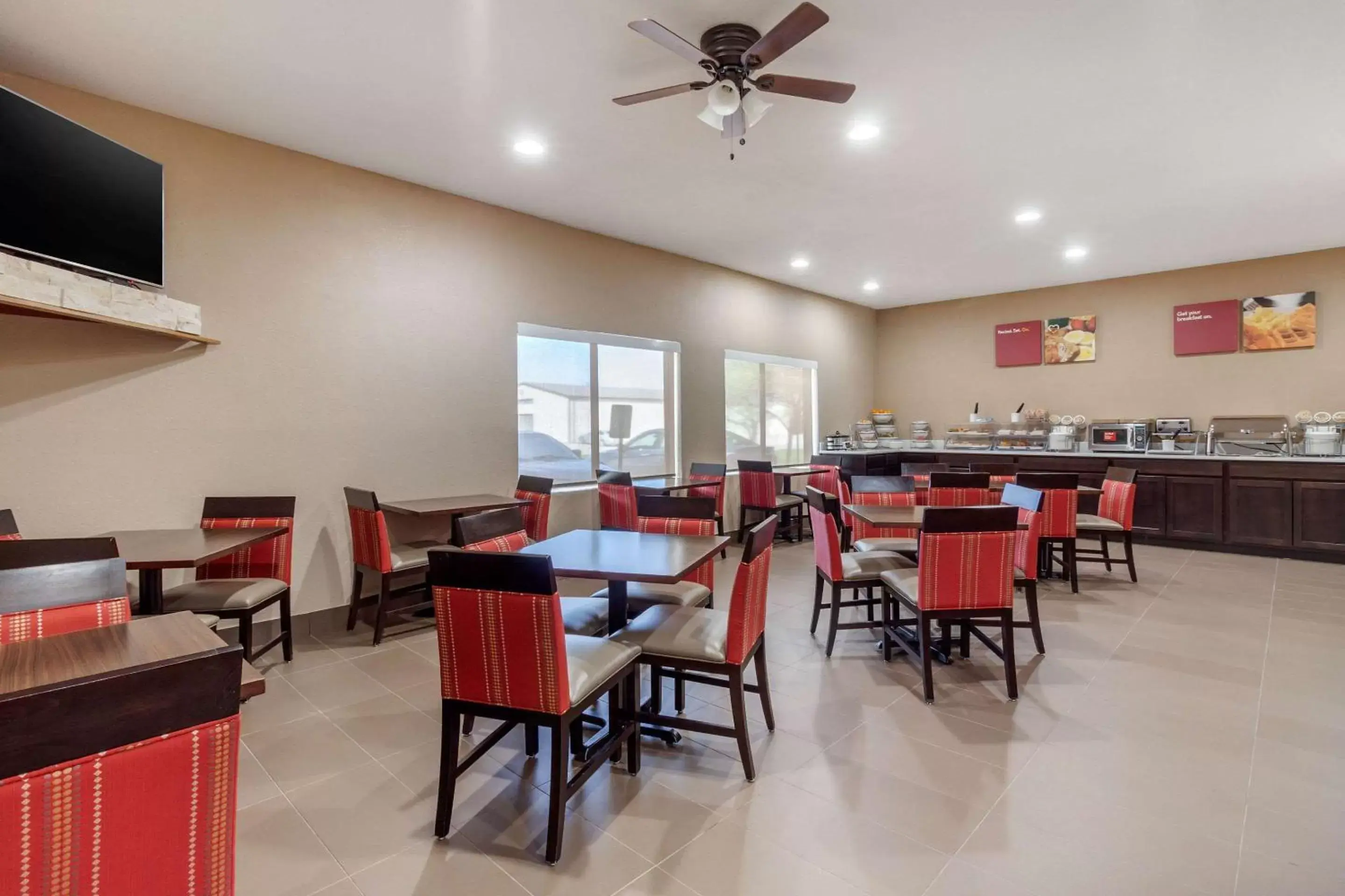 Breakfast, Restaurant/Places to Eat in Comfort Suites Omaha East-Council Bluffs