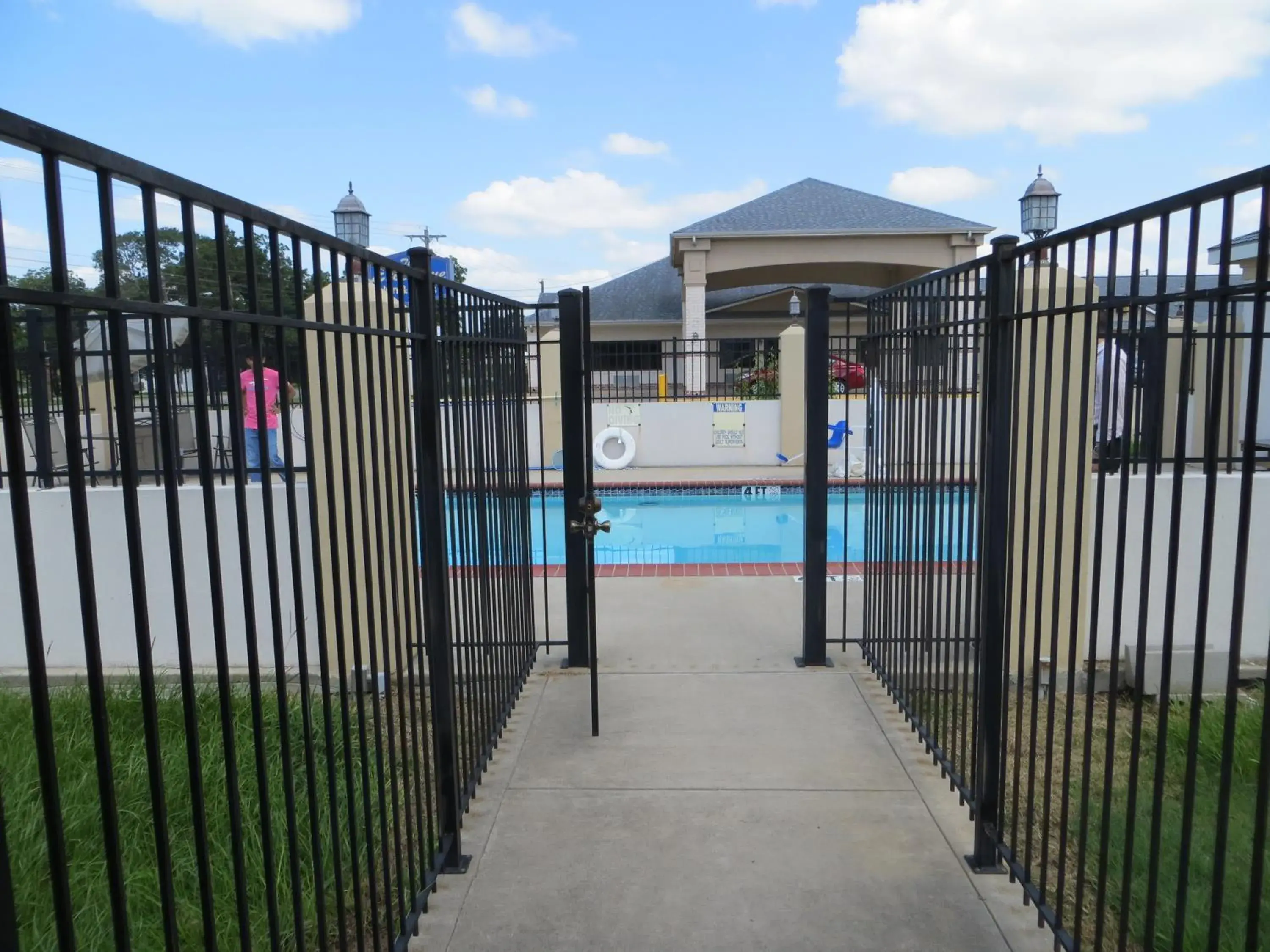 Swimming Pool in Executive Inn & Suites West Columbia