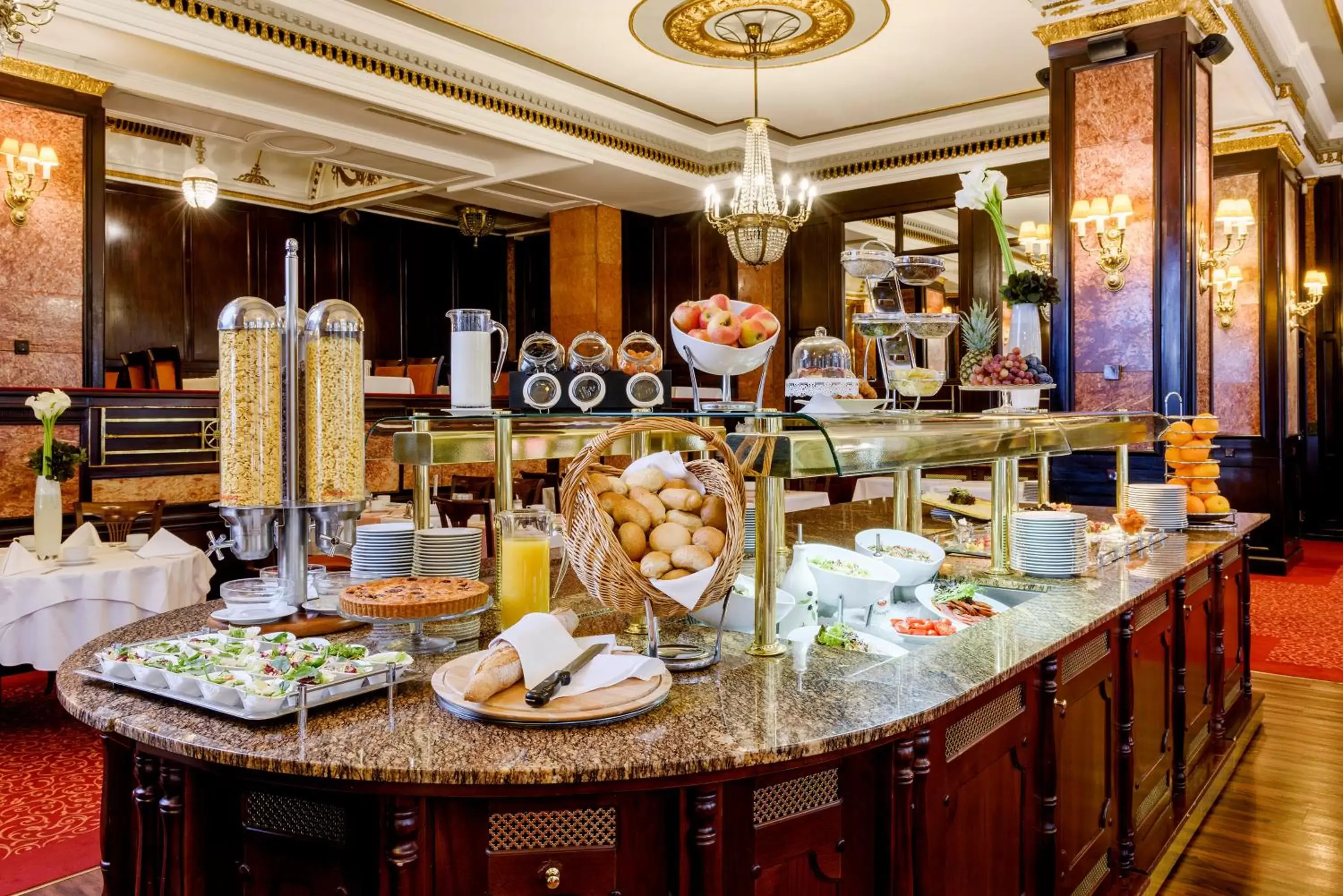 Buffet breakfast in Danubius Hotel Astoria City Center