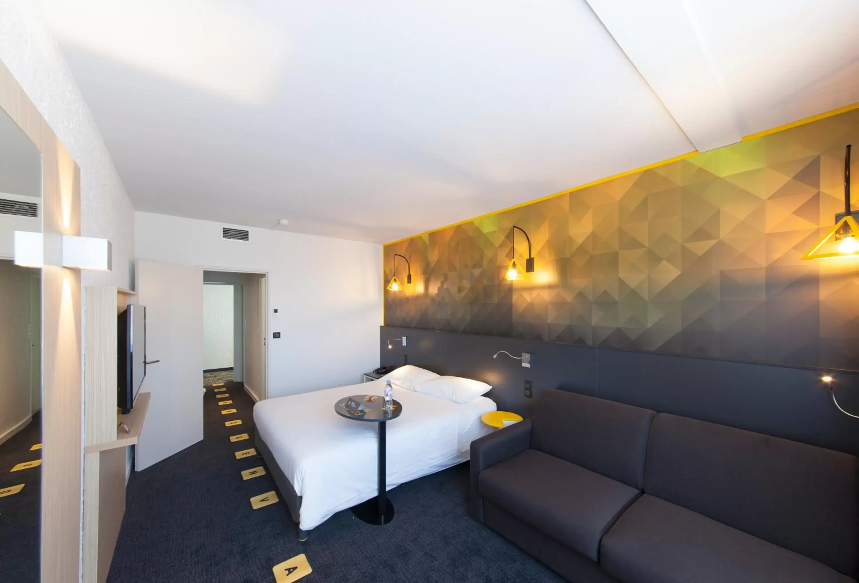 Photo of the whole room, Bed in ibis Styles Poitiers Nord