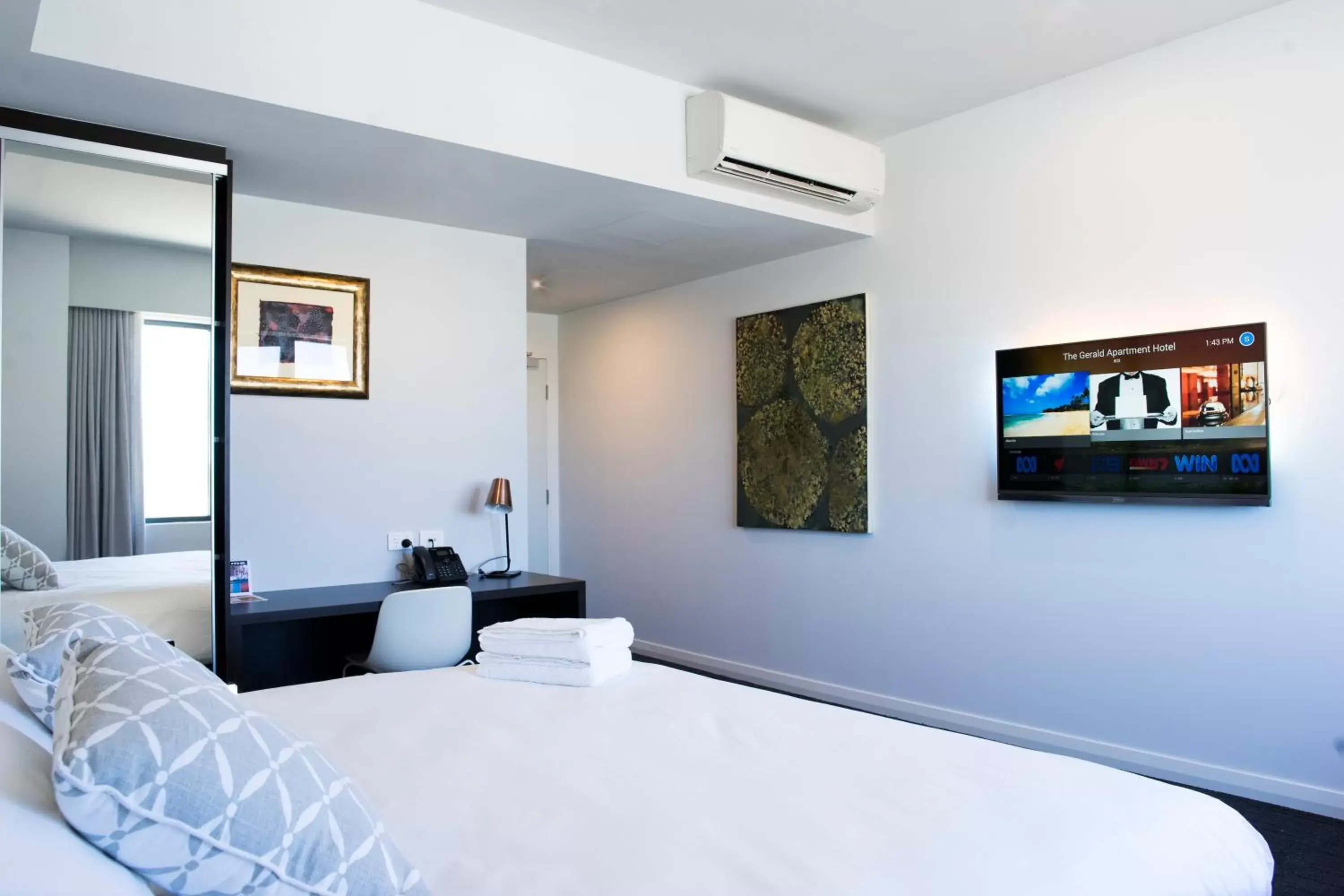 TV and multimedia, Bed in The Gerald Apartment Hotel