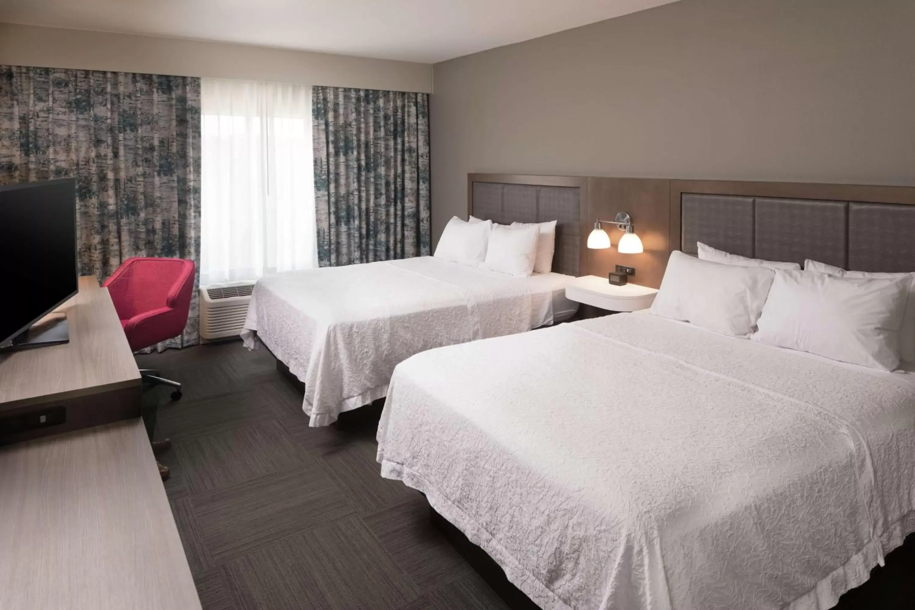 Bed in Hampton Inn & Suites Asheville Biltmore Area