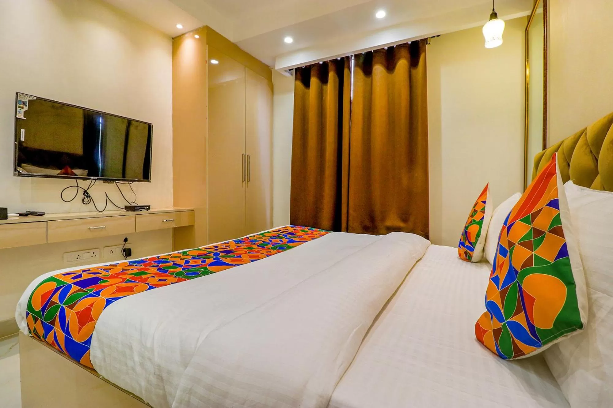 Bed in FabHotel Pitampura