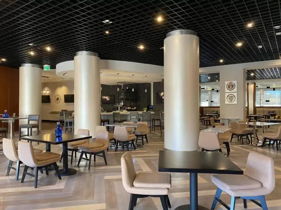 Lounge or bar, Restaurant/Places to Eat in Hyatt Regency DFW International Airport