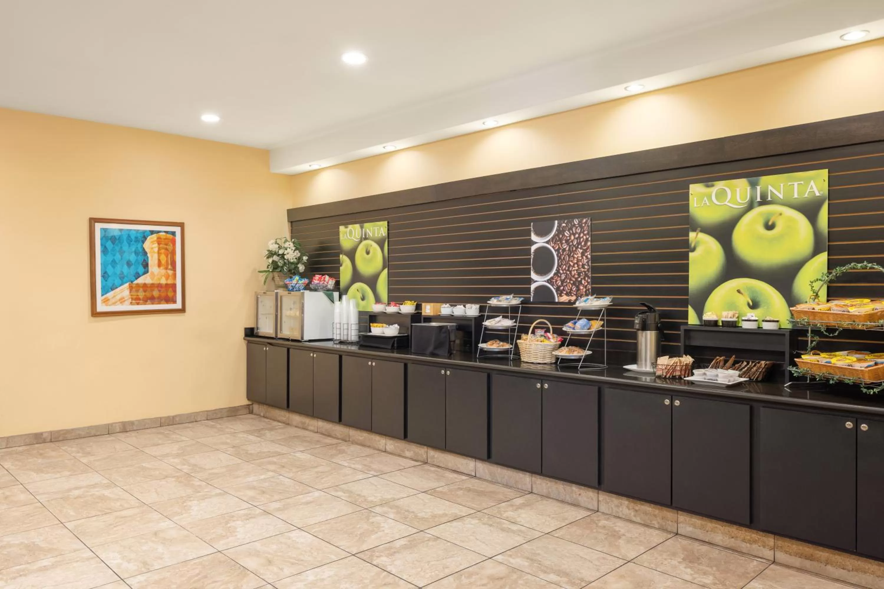 Breakfast in La Quinta by Wyndham Tucson - Reid Park